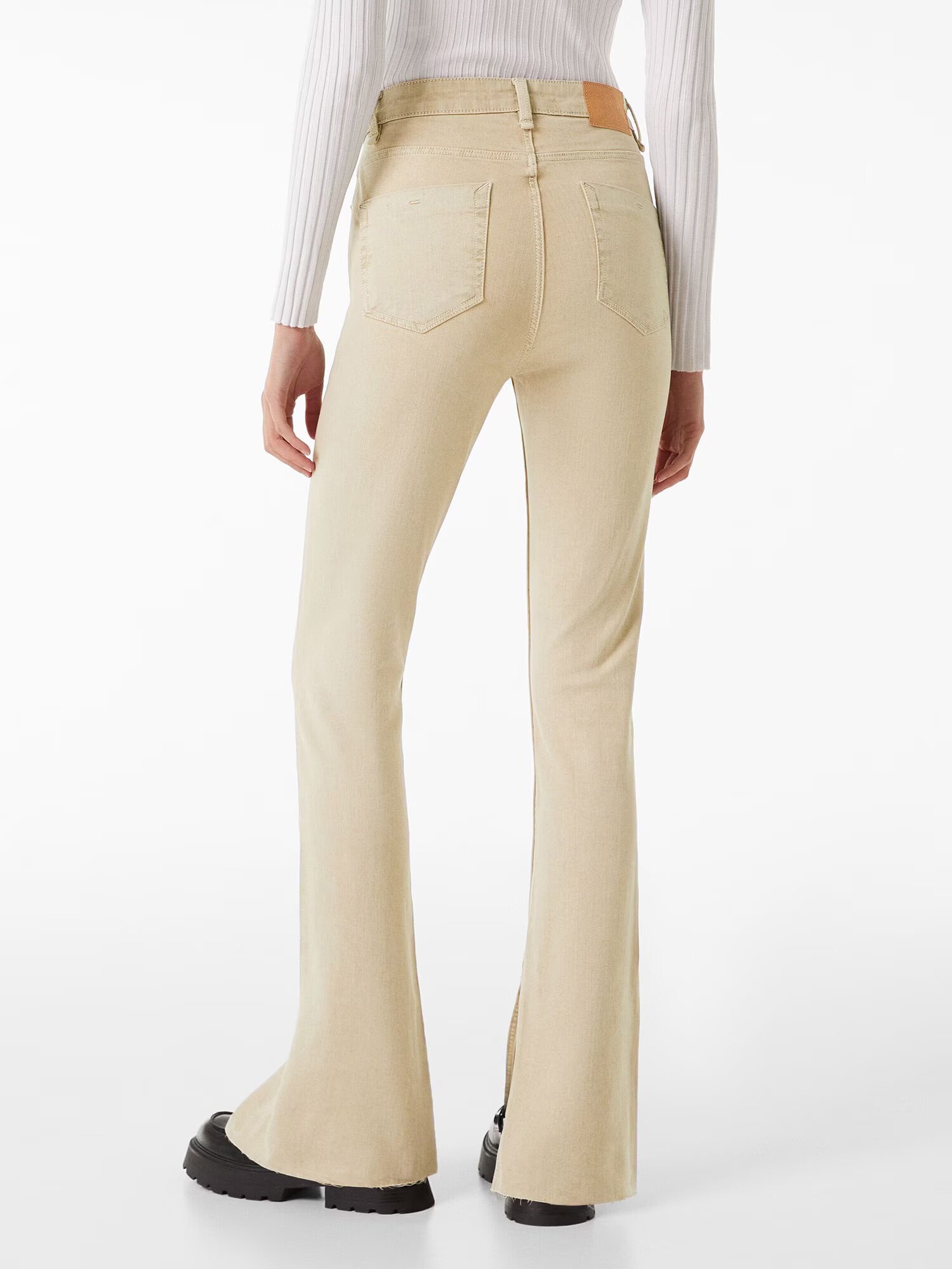 Bershka Pantaloni bej - Pled.ro