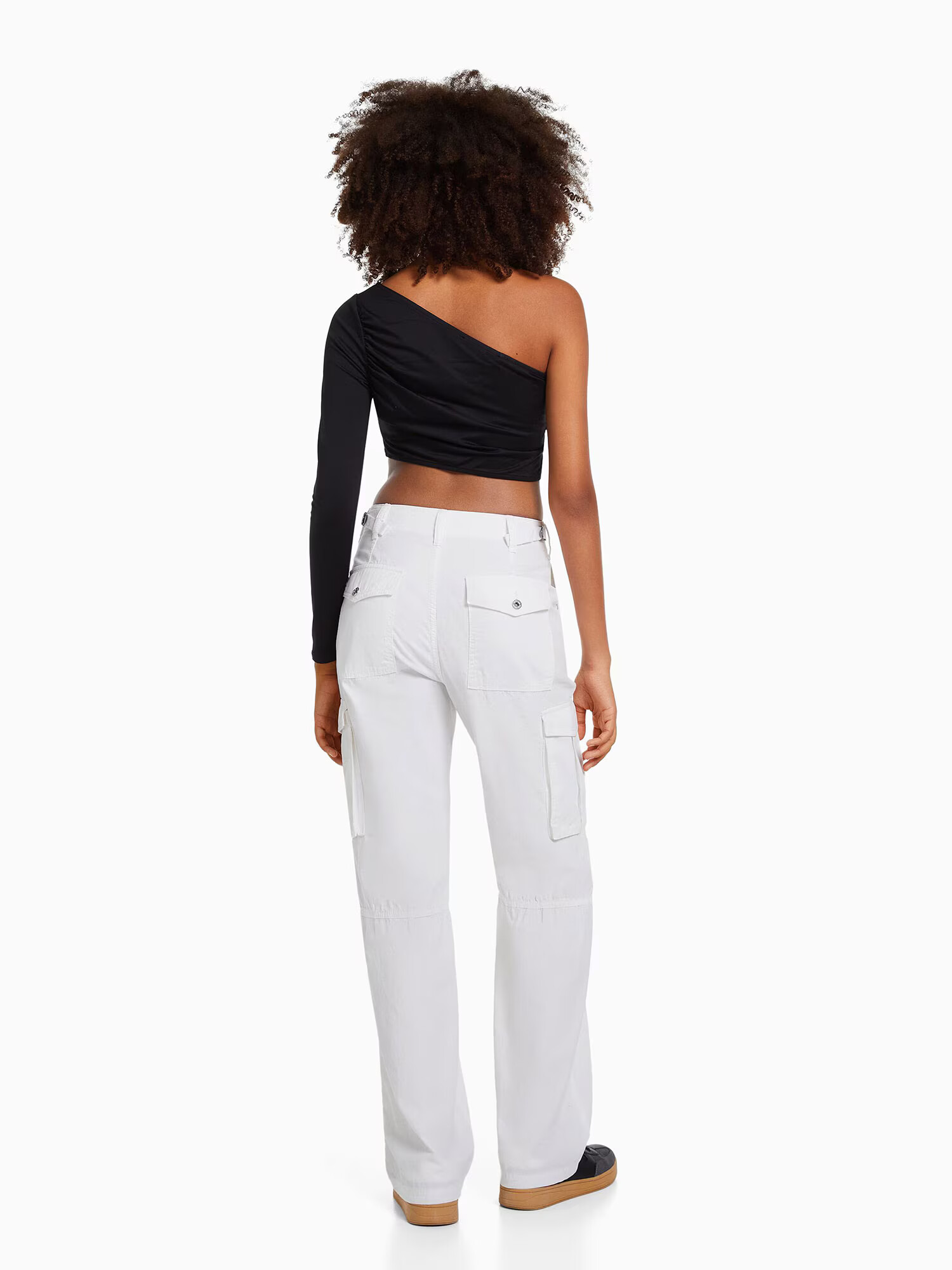 Bershka Pantaloni cu buzunare alb - Pled.ro