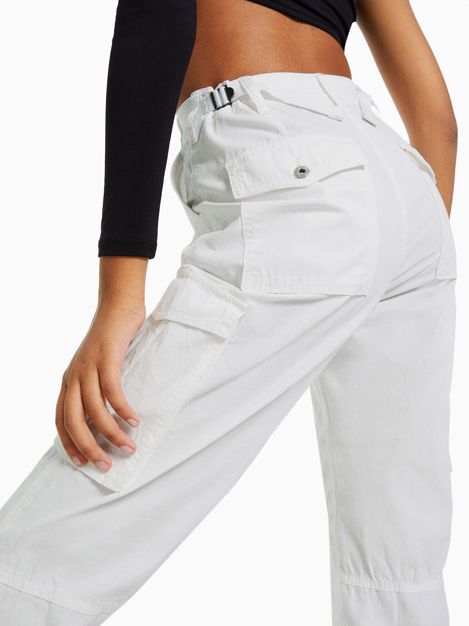 Bershka Pantaloni cu buzunare alb - Pled.ro