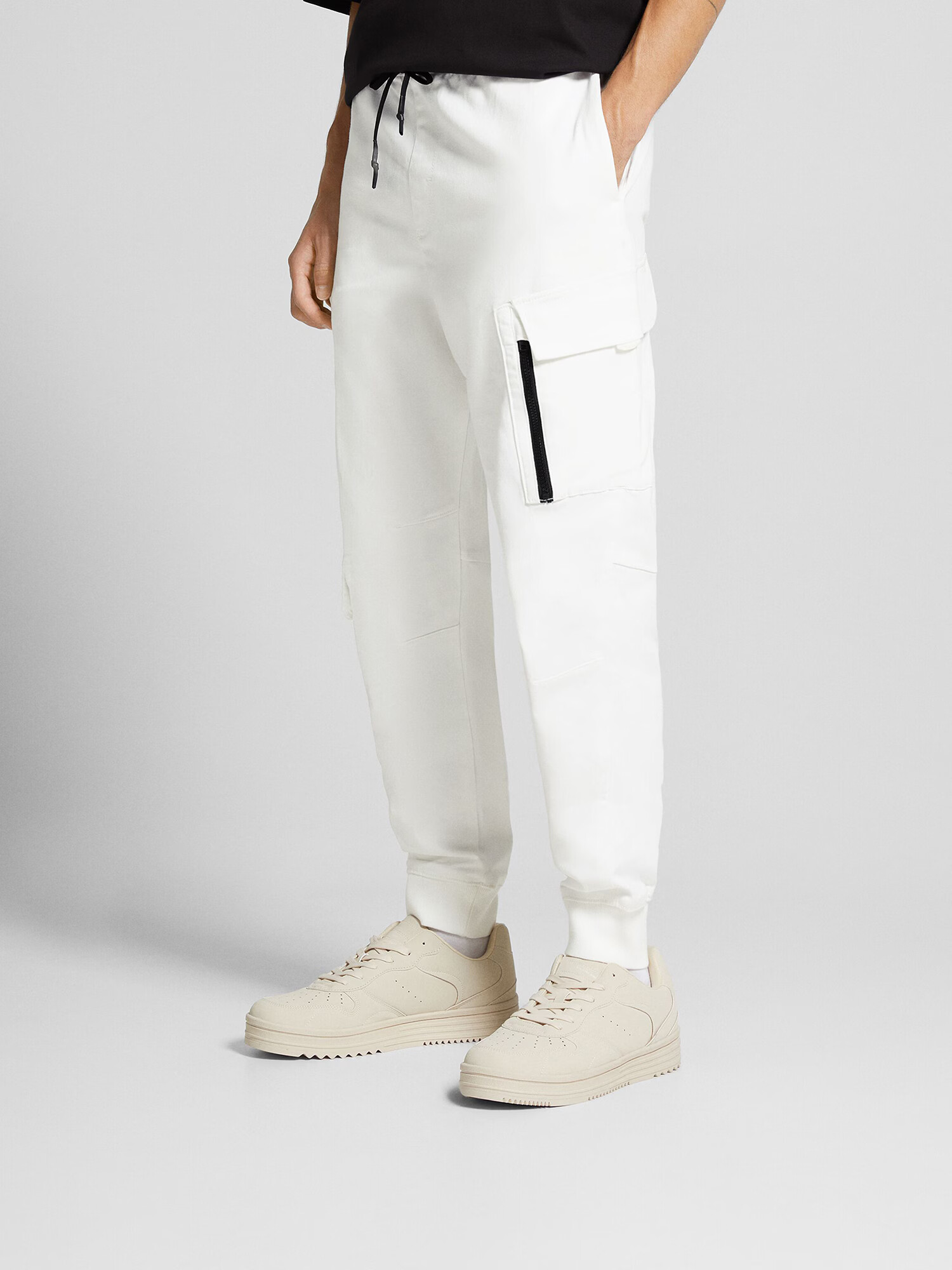 Bershka Pantaloni cu buzunare alb - Pled.ro