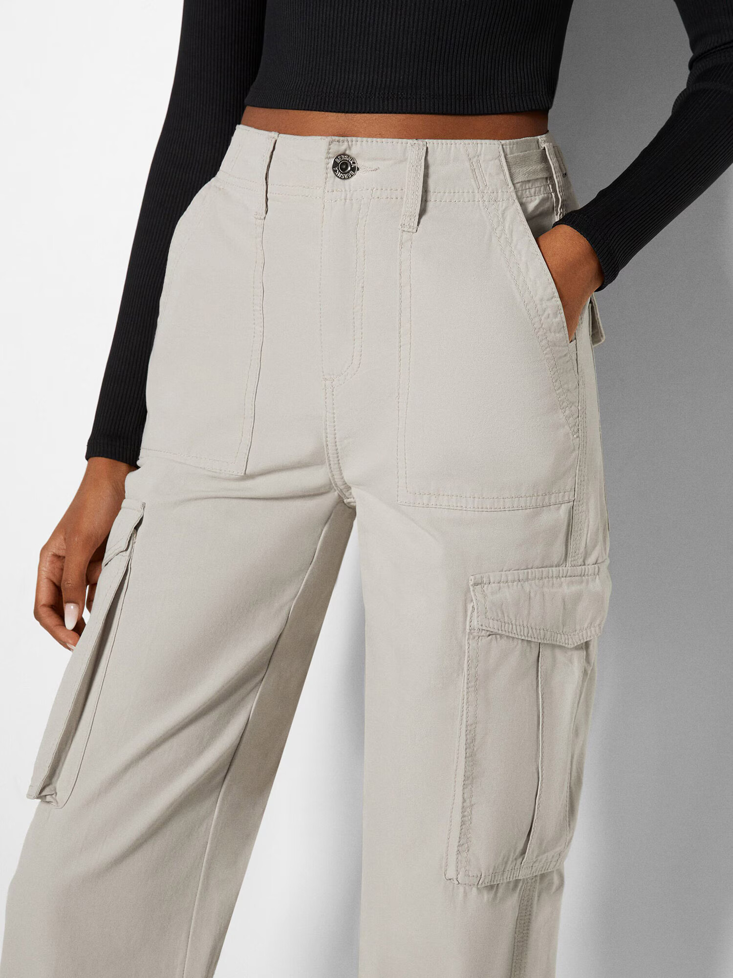 Bershka Pantaloni cu buzunare bej - Pled.ro