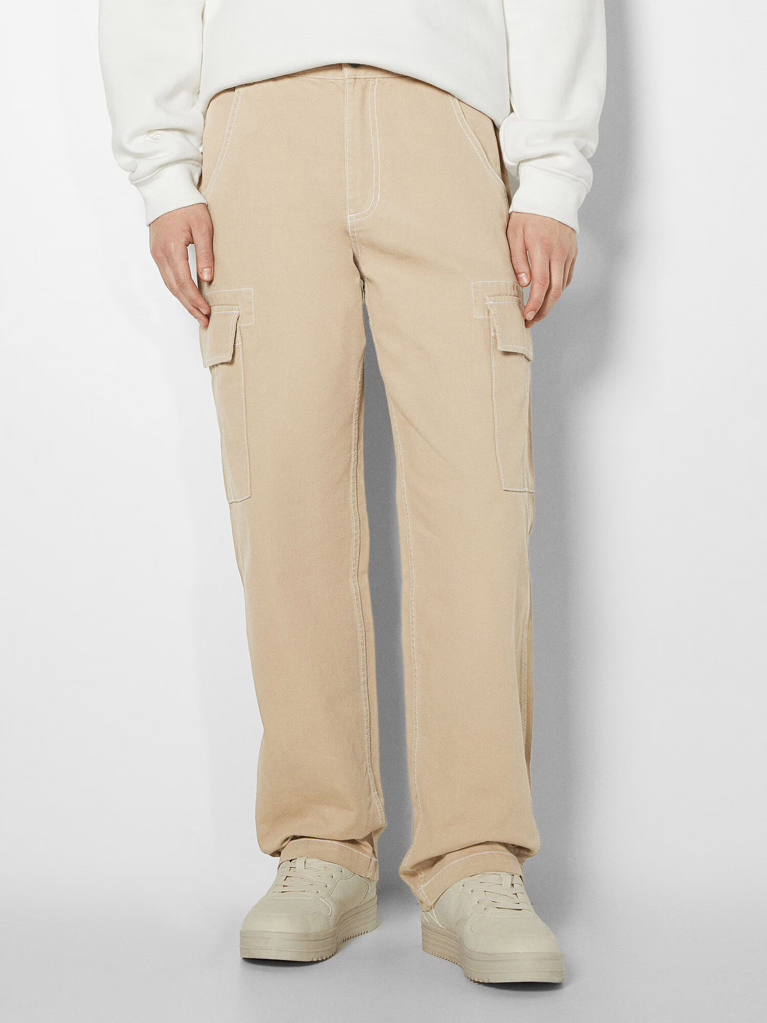 Bershka Pantaloni cu buzunare bej deschis - Pled.ro