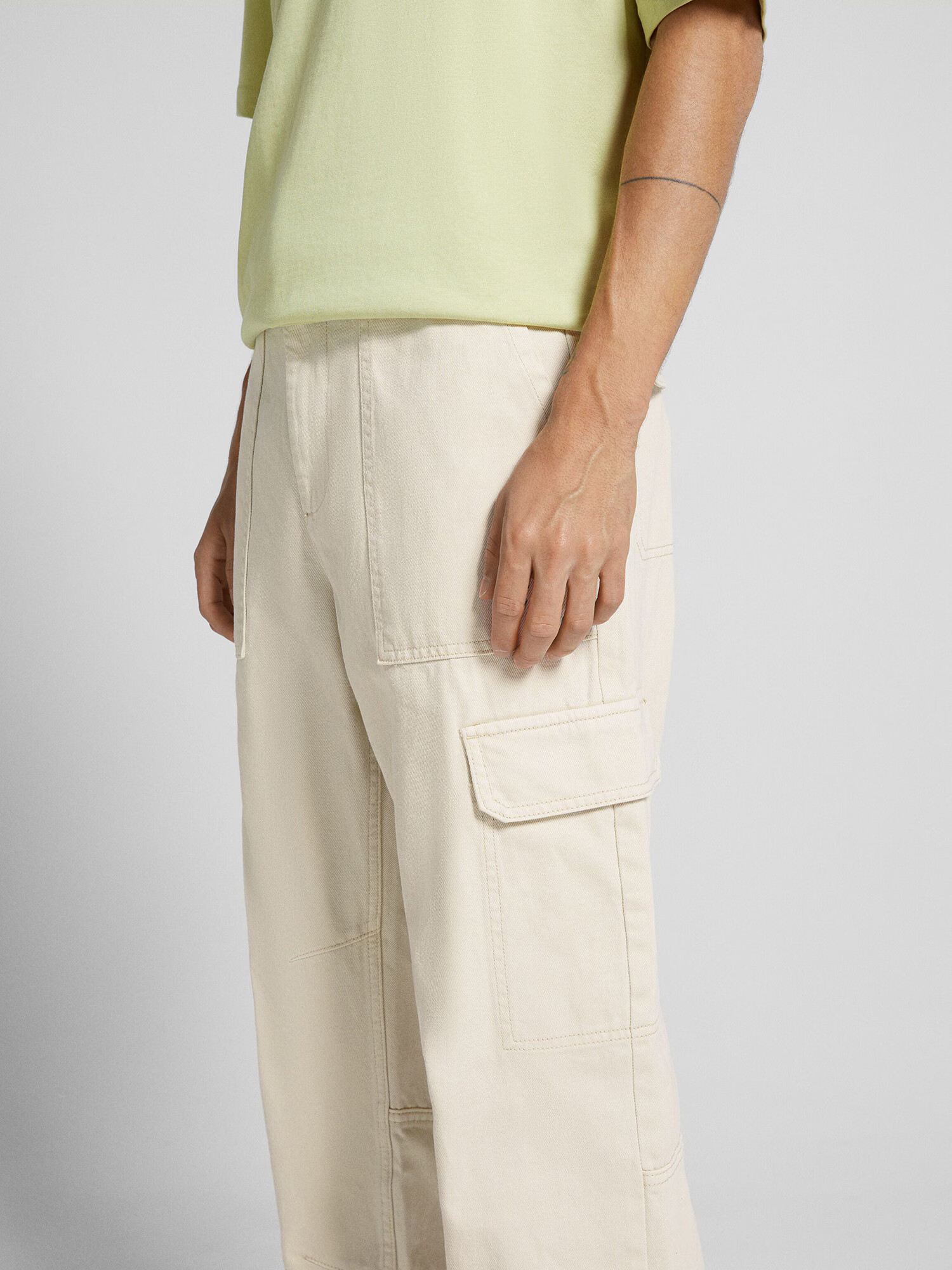 Bershka Pantaloni cu buzunare ecru - Pled.ro