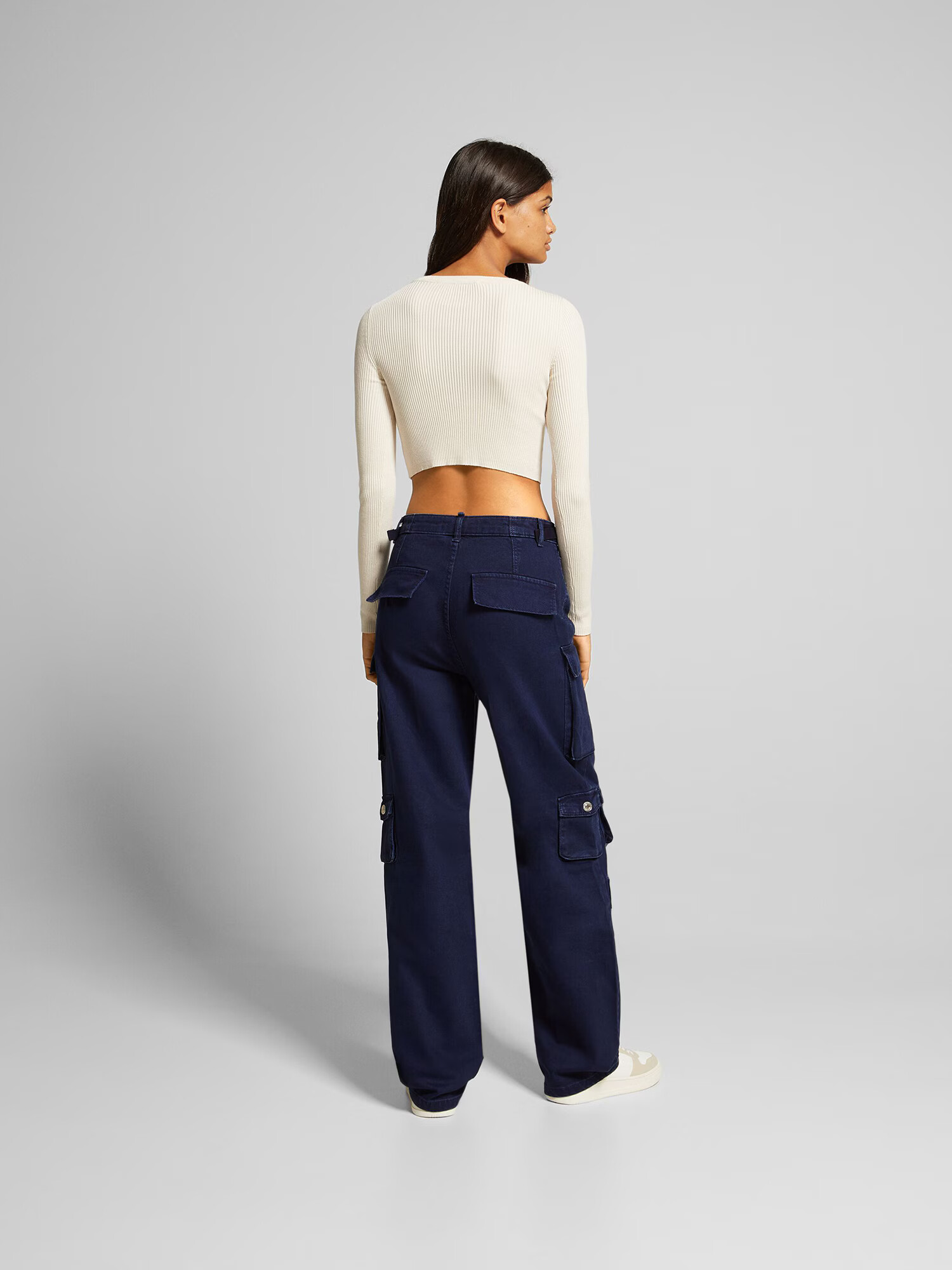 Bershka Pantaloni cu buzunare indigo - Pled.ro