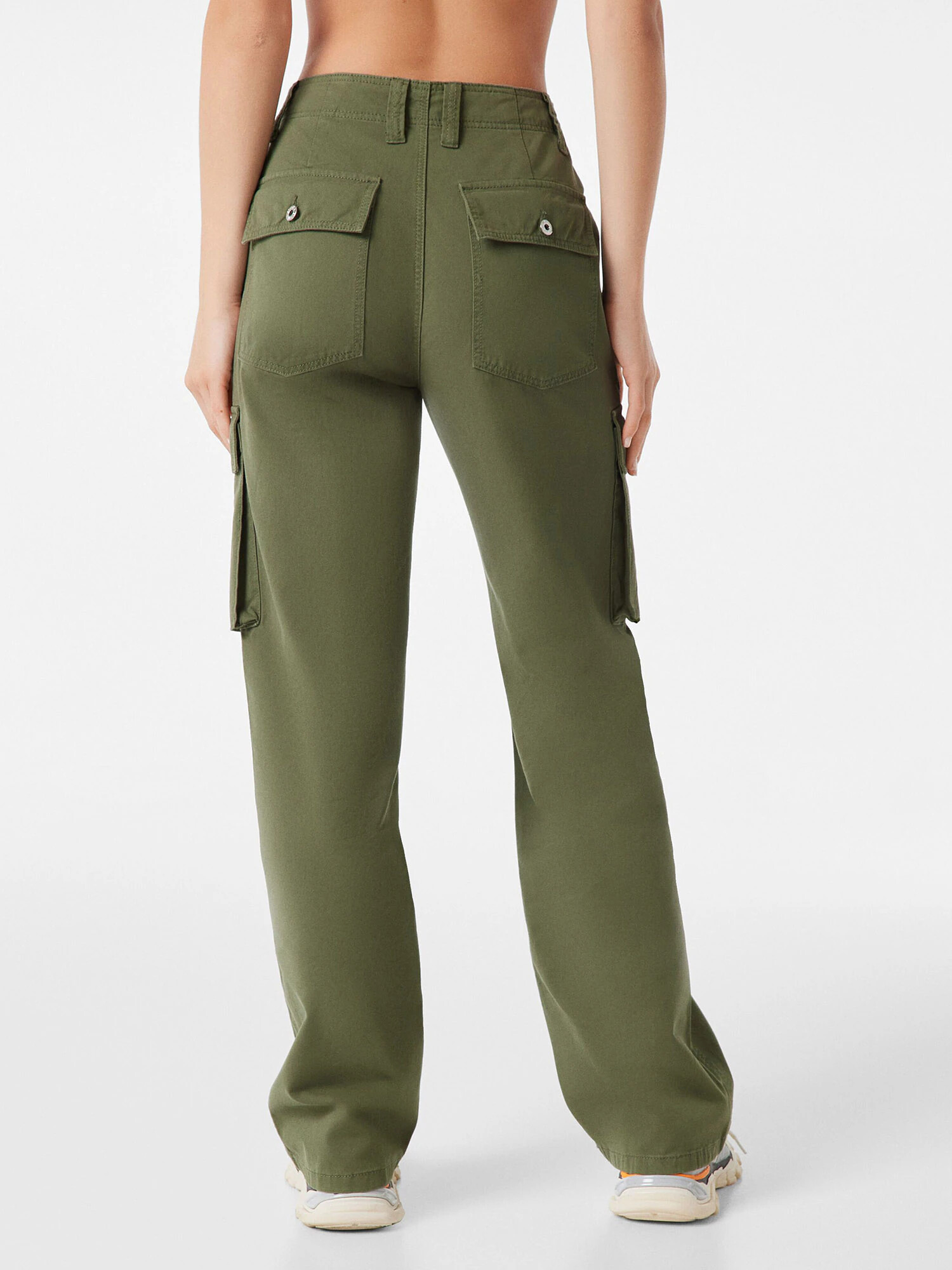 Bershka Pantaloni cu buzunare kaki - Pled.ro