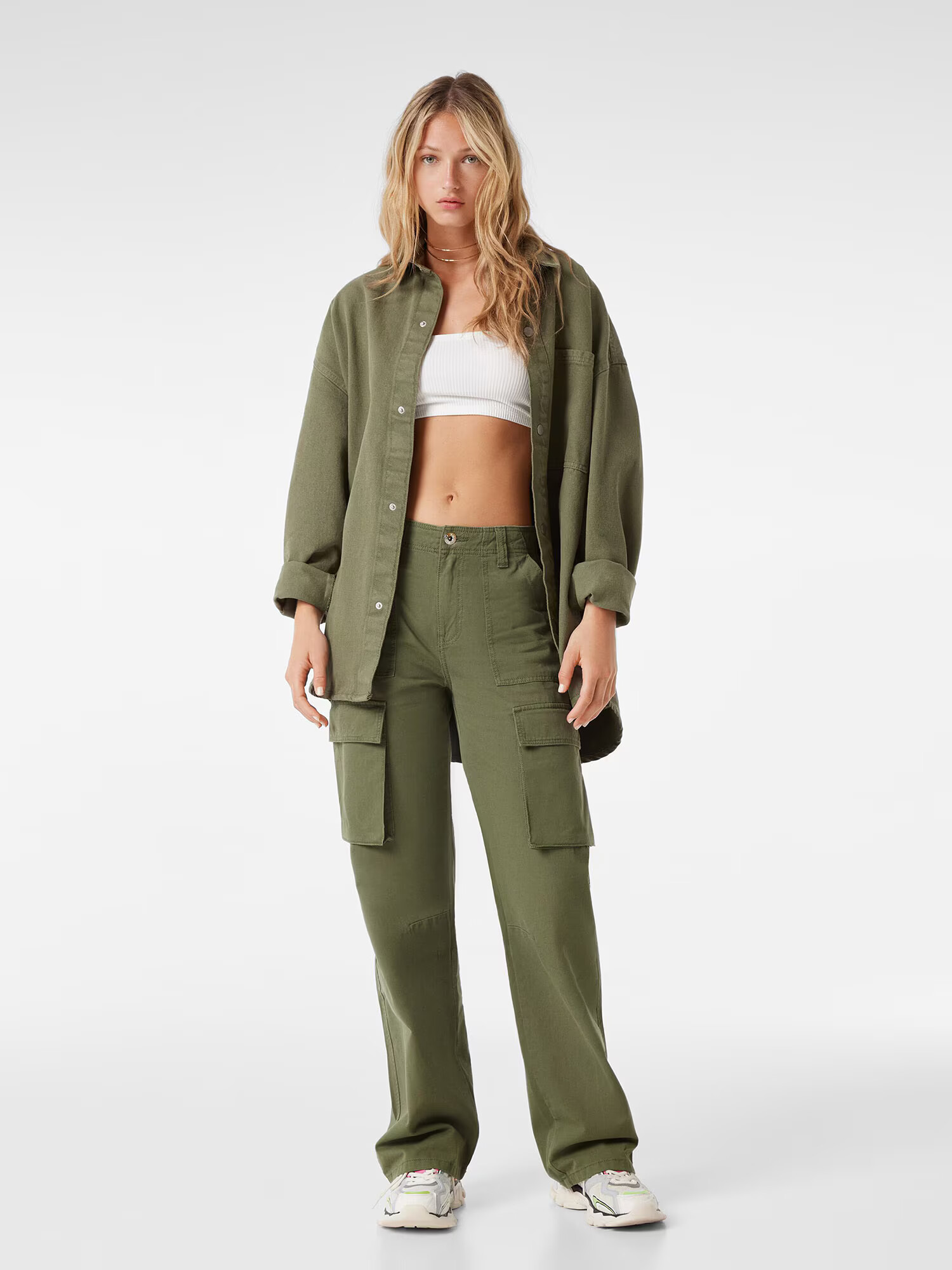 Bershka Pantaloni cu buzunare kaki - Pled.ro