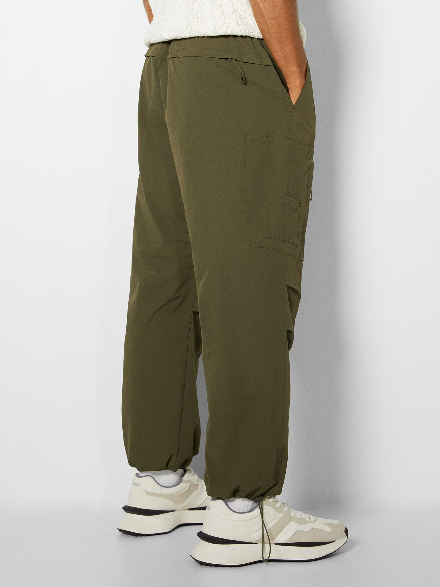 Bershka Pantaloni cu buzunare kaki - Pled.ro