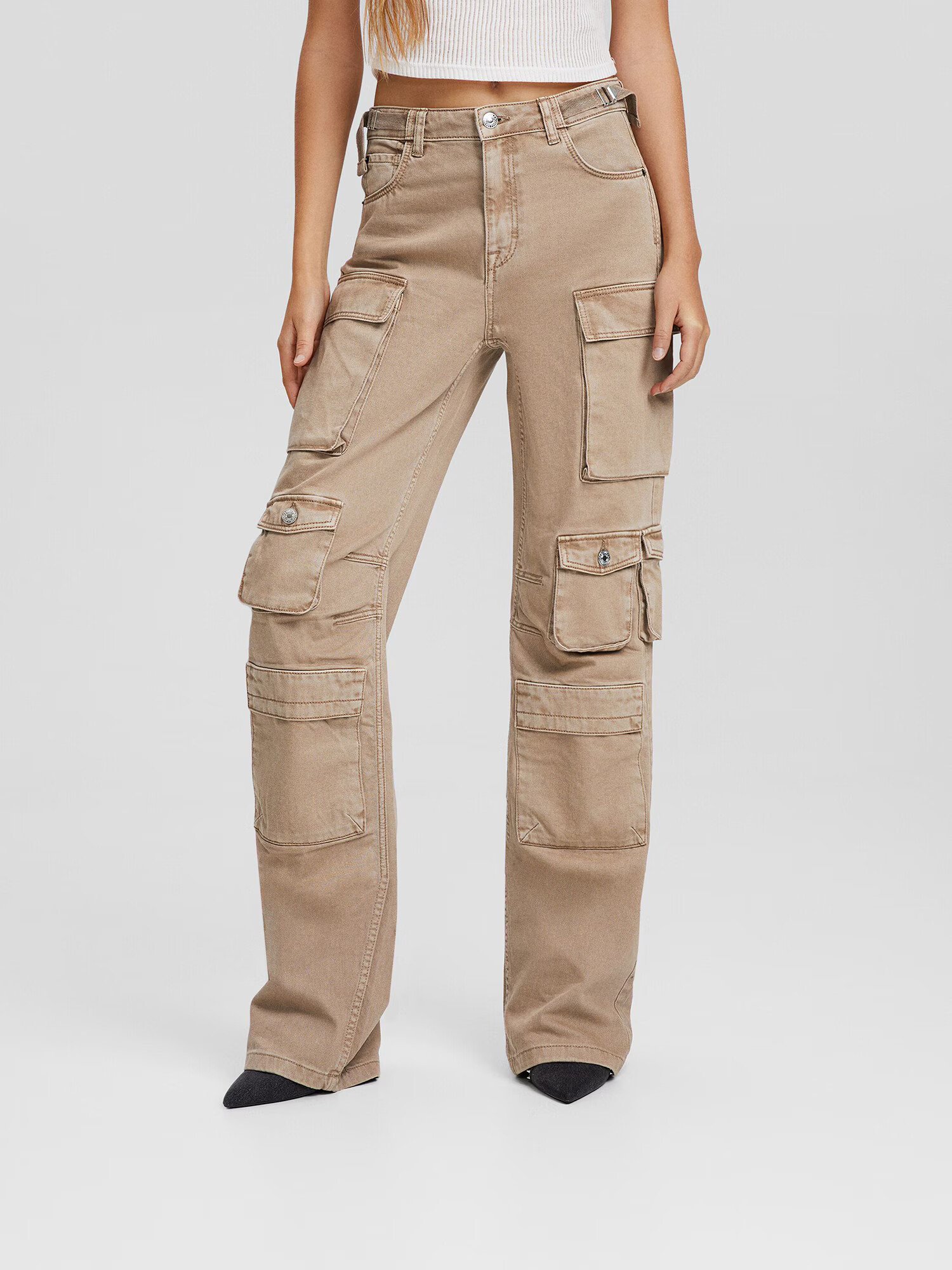 Bershka Pantaloni cu buzunare maro deschis - Pled.ro