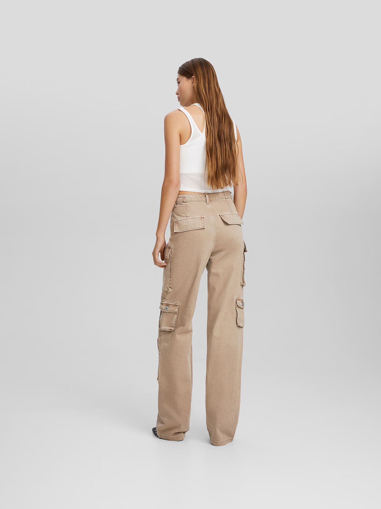 Bershka Pantaloni cu buzunare maro deschis - Pled.ro