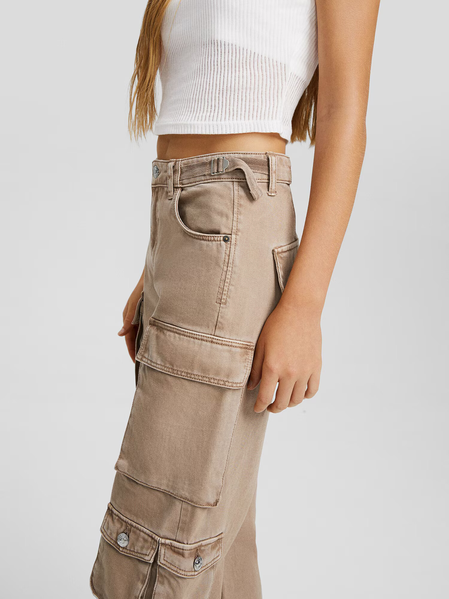 Bershka Pantaloni cu buzunare maro deschis - Pled.ro