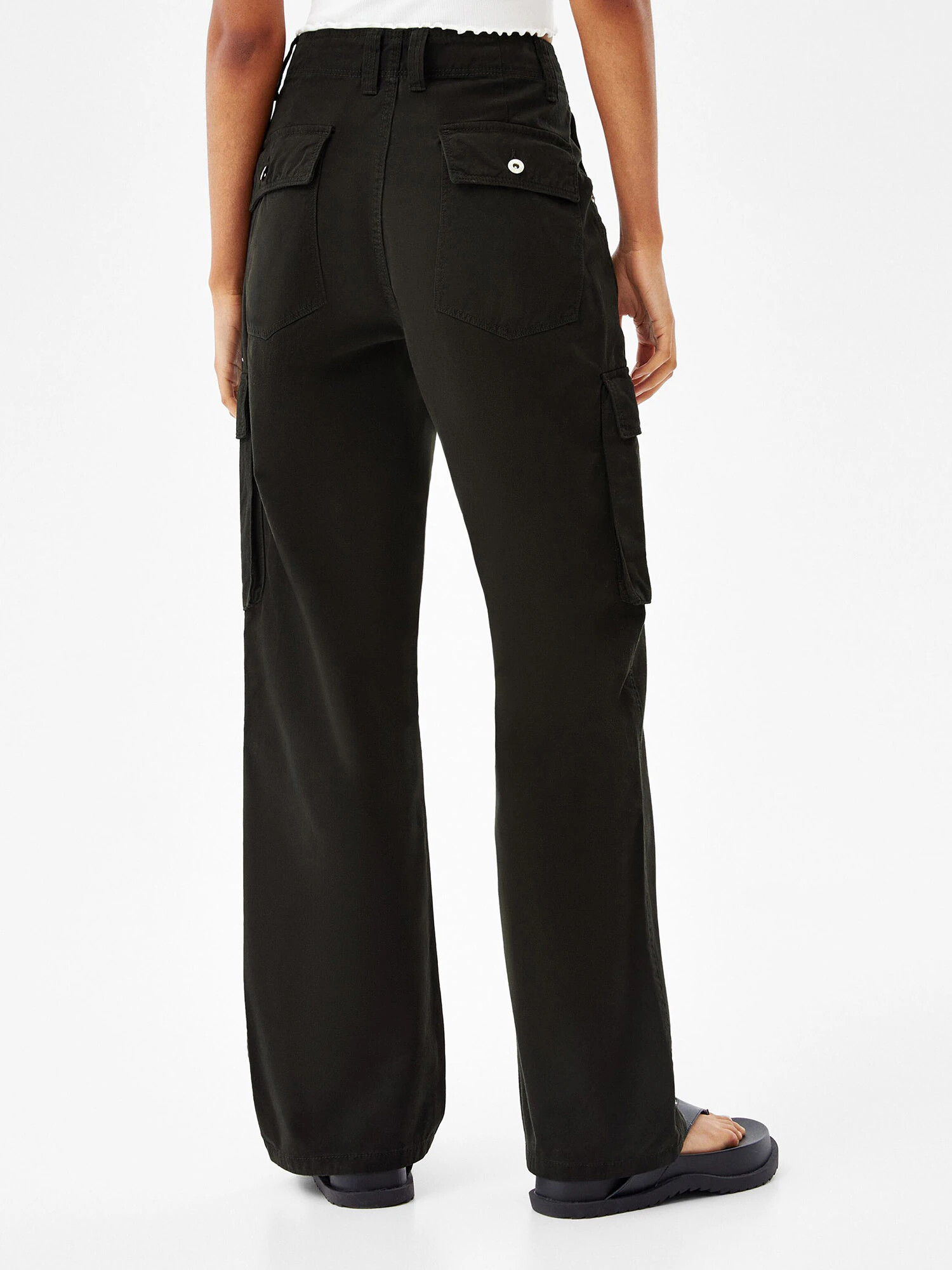 Bershka Pantaloni cu buzunare negru - Pled.ro