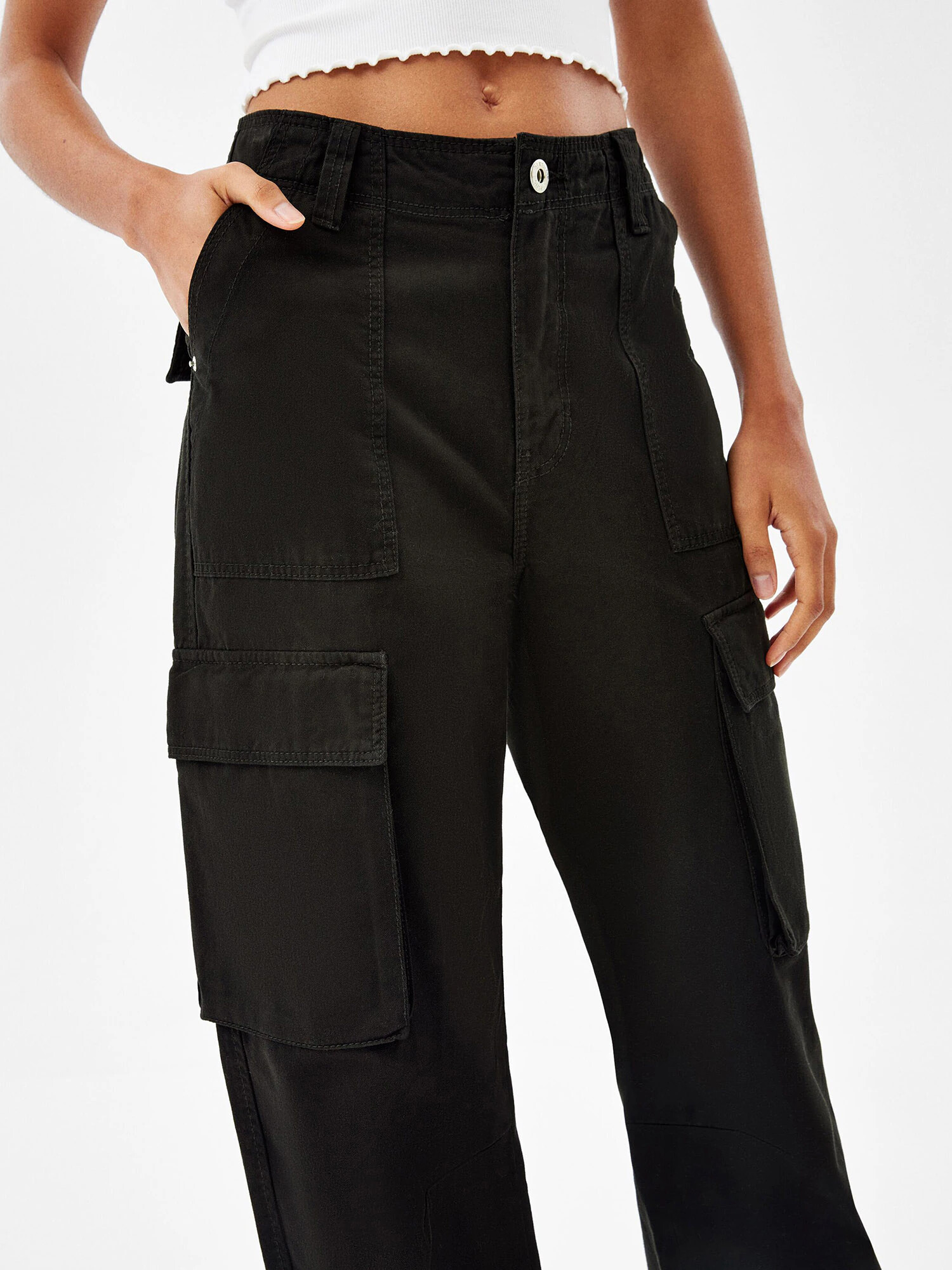 Bershka Pantaloni cu buzunare negru - Pled.ro