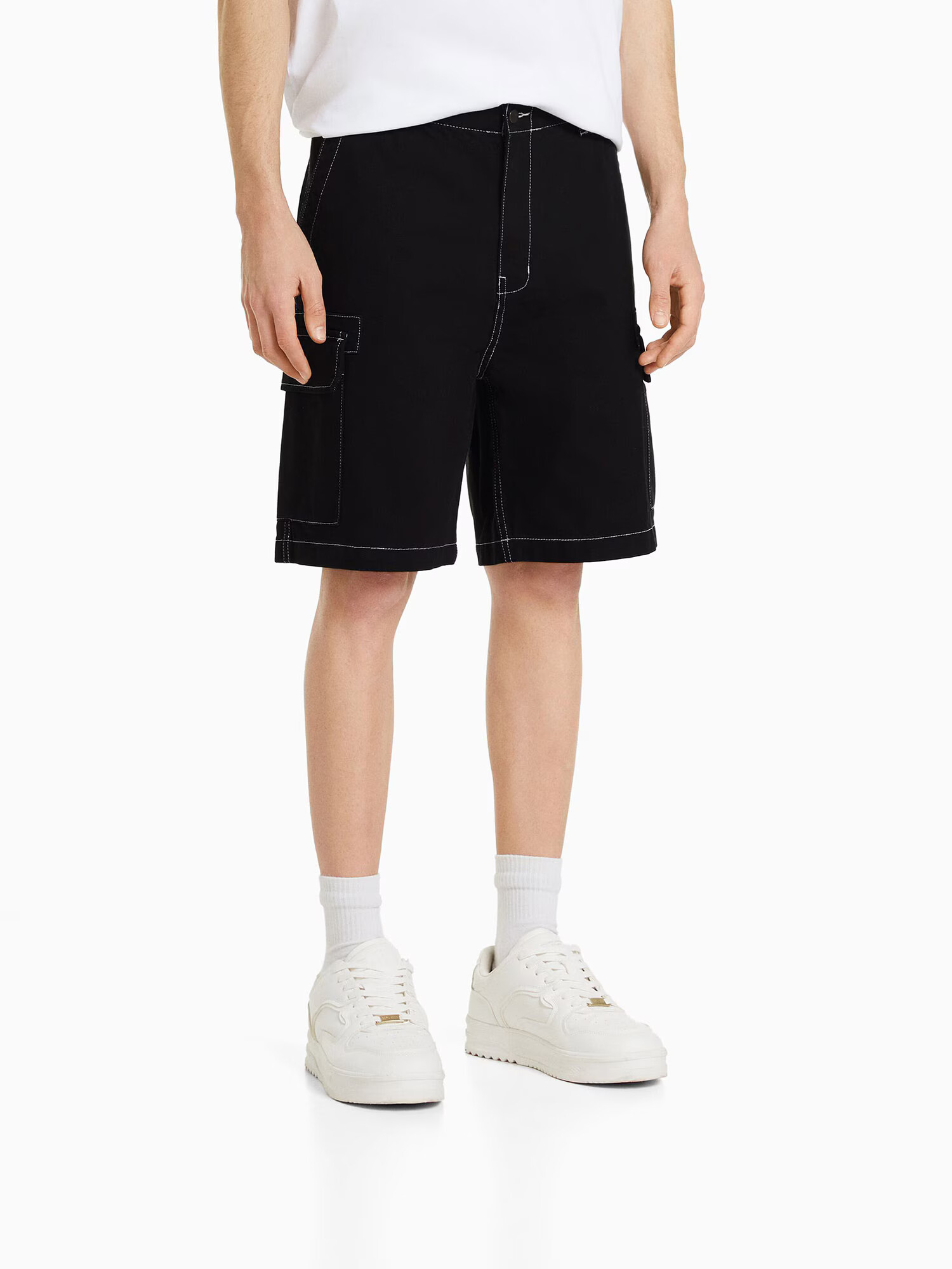 Bershka Pantaloni cu buzunare negru - Pled.ro