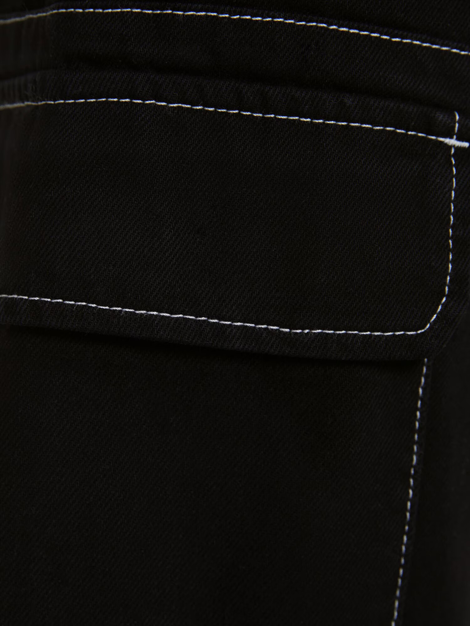 Bershka Pantaloni cu buzunare negru - Pled.ro