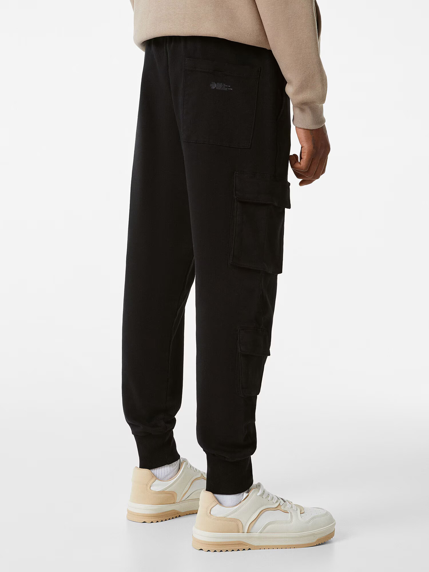 Bershka Pantaloni cu buzunare negru - Pled.ro