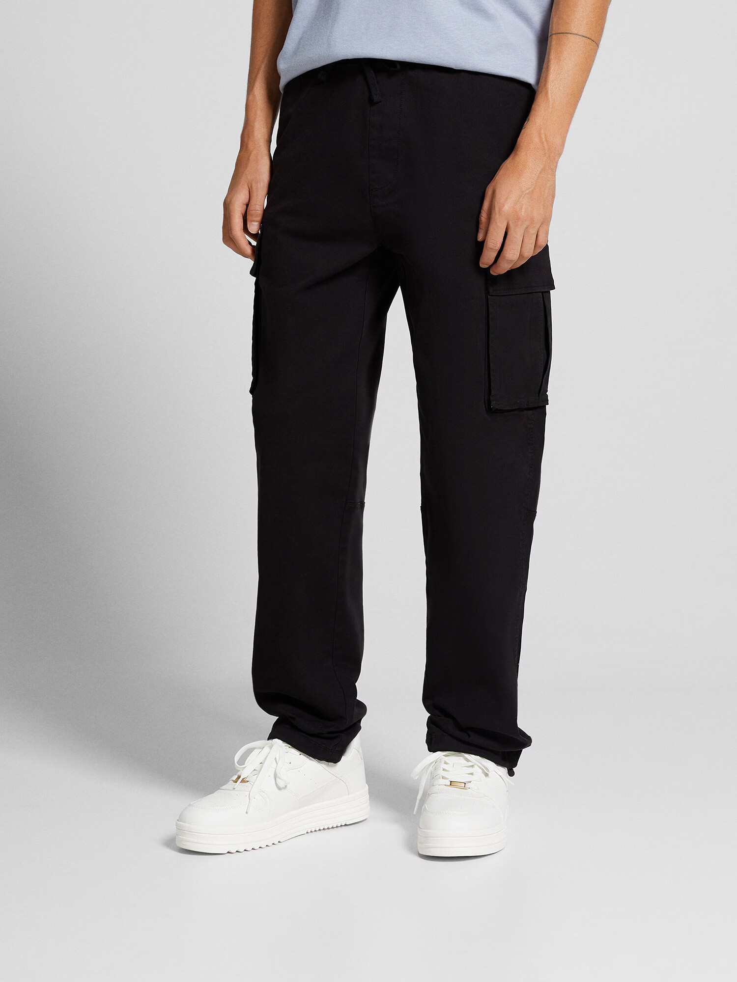 Bershka Pantaloni cu buzunare negru - Pled.ro