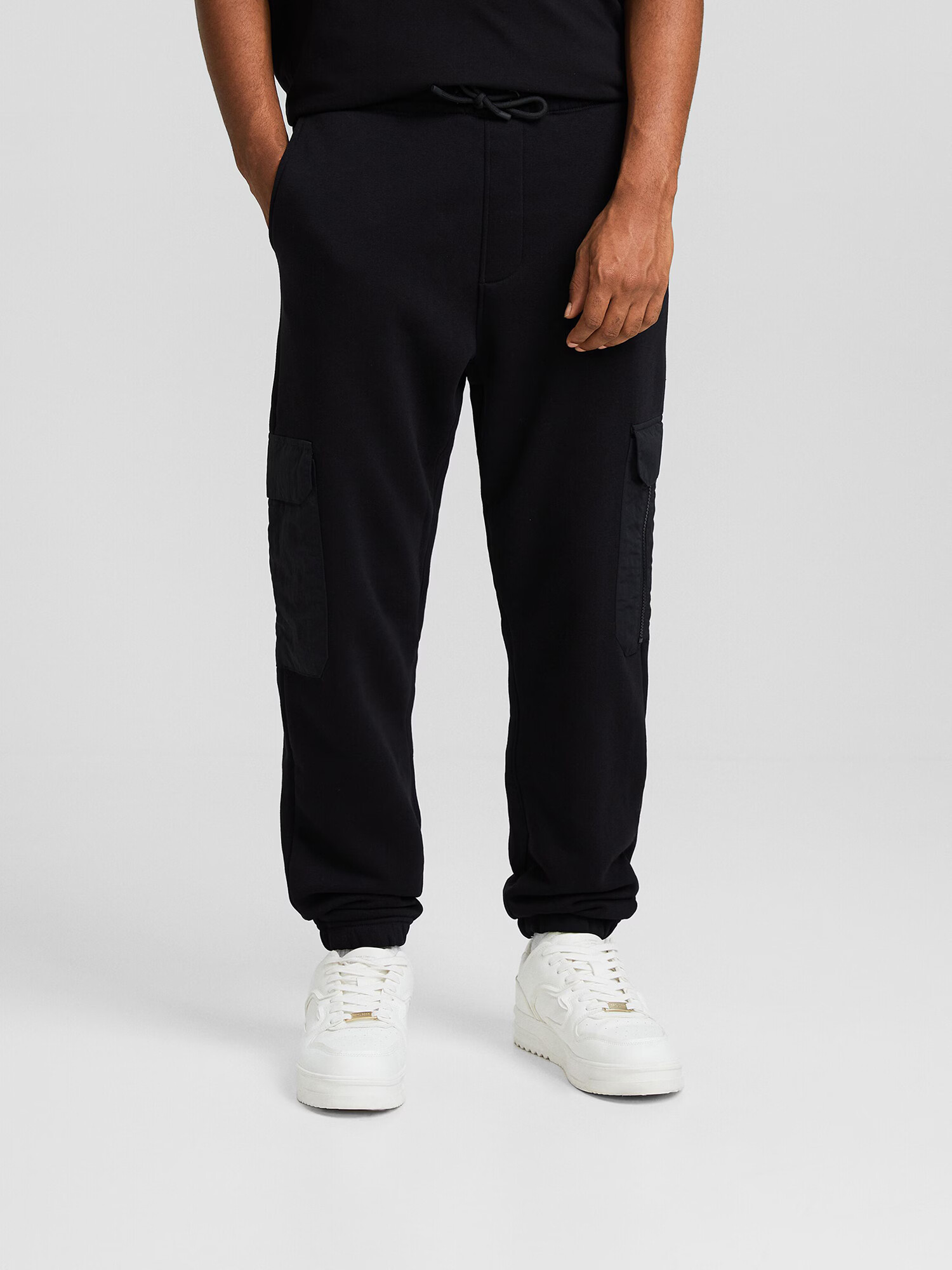 Bershka Pantaloni cu buzunare negru - Pled.ro