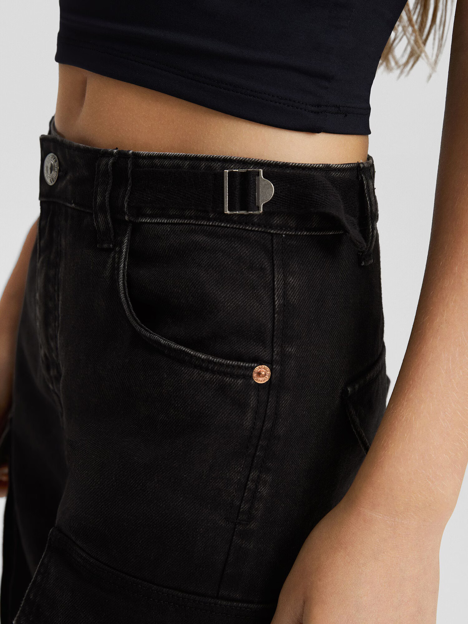 Bershka Pantaloni cu buzunare negru - Pled.ro