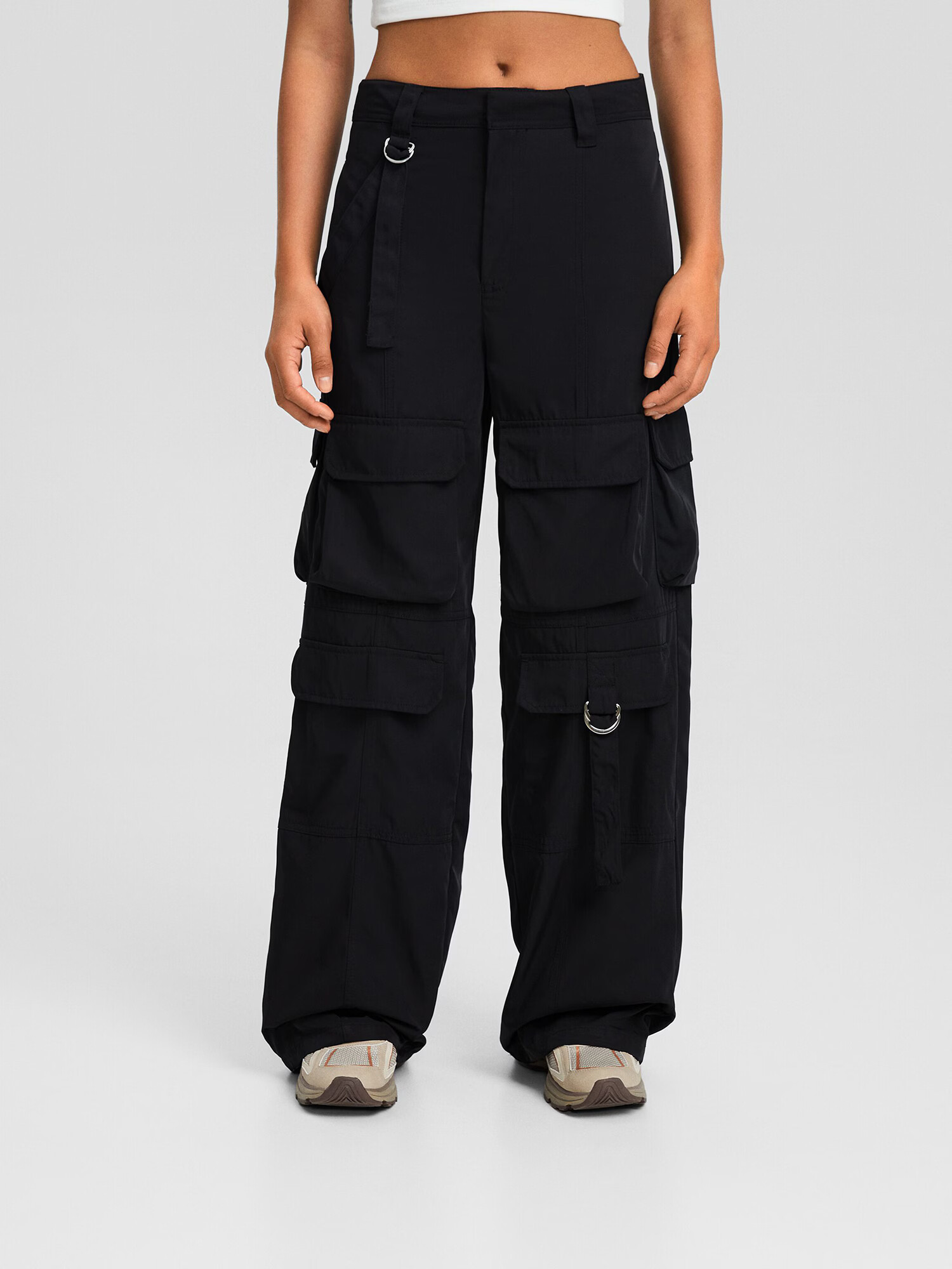 Bershka Pantaloni cu buzunare negru - Pled.ro