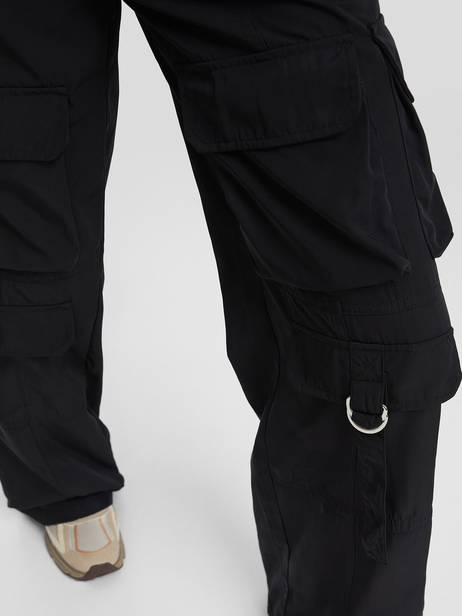 Bershka Pantaloni cu buzunare negru - Pled.ro