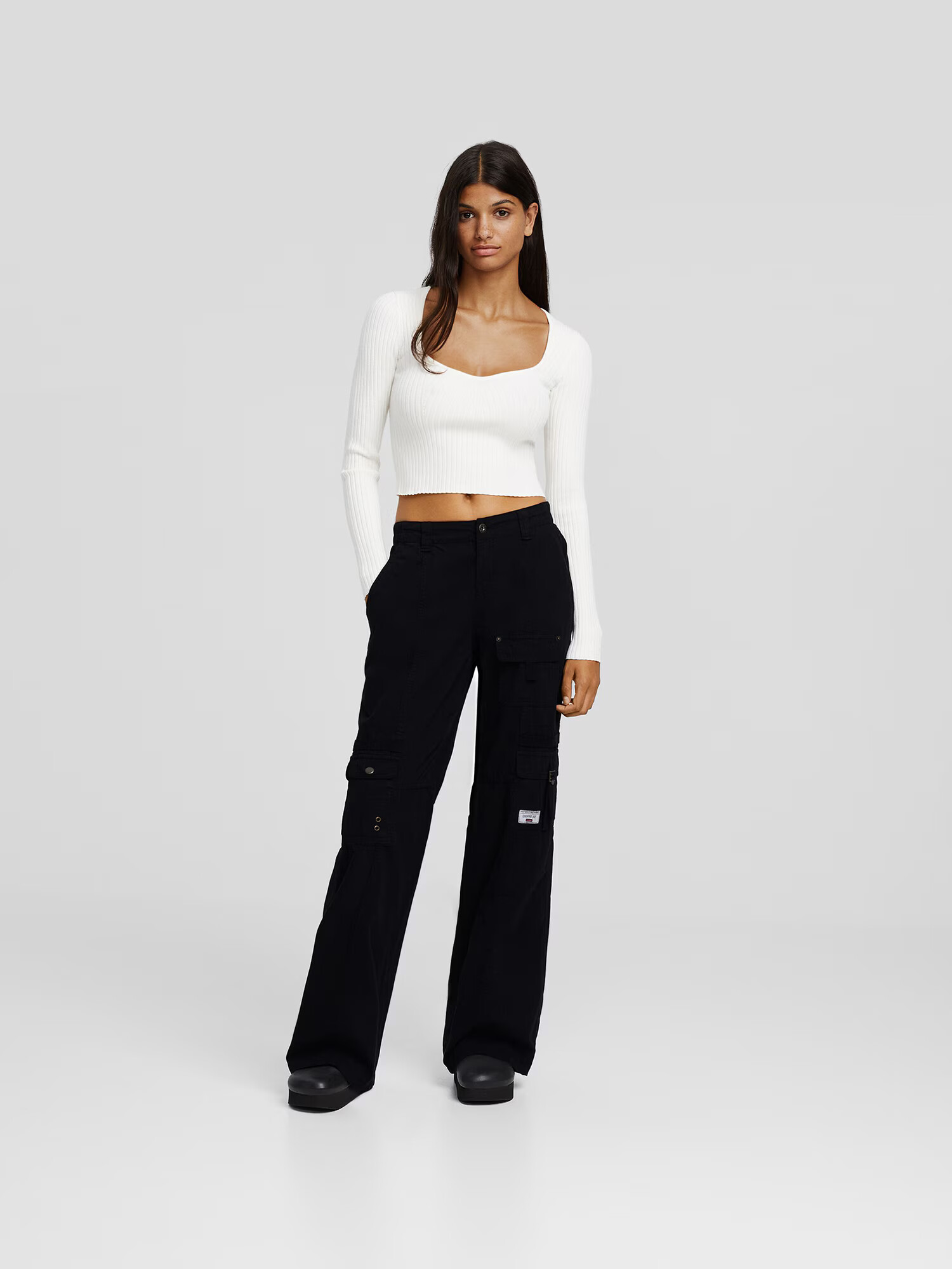 Bershka Pantaloni cu buzunare negru - Pled.ro