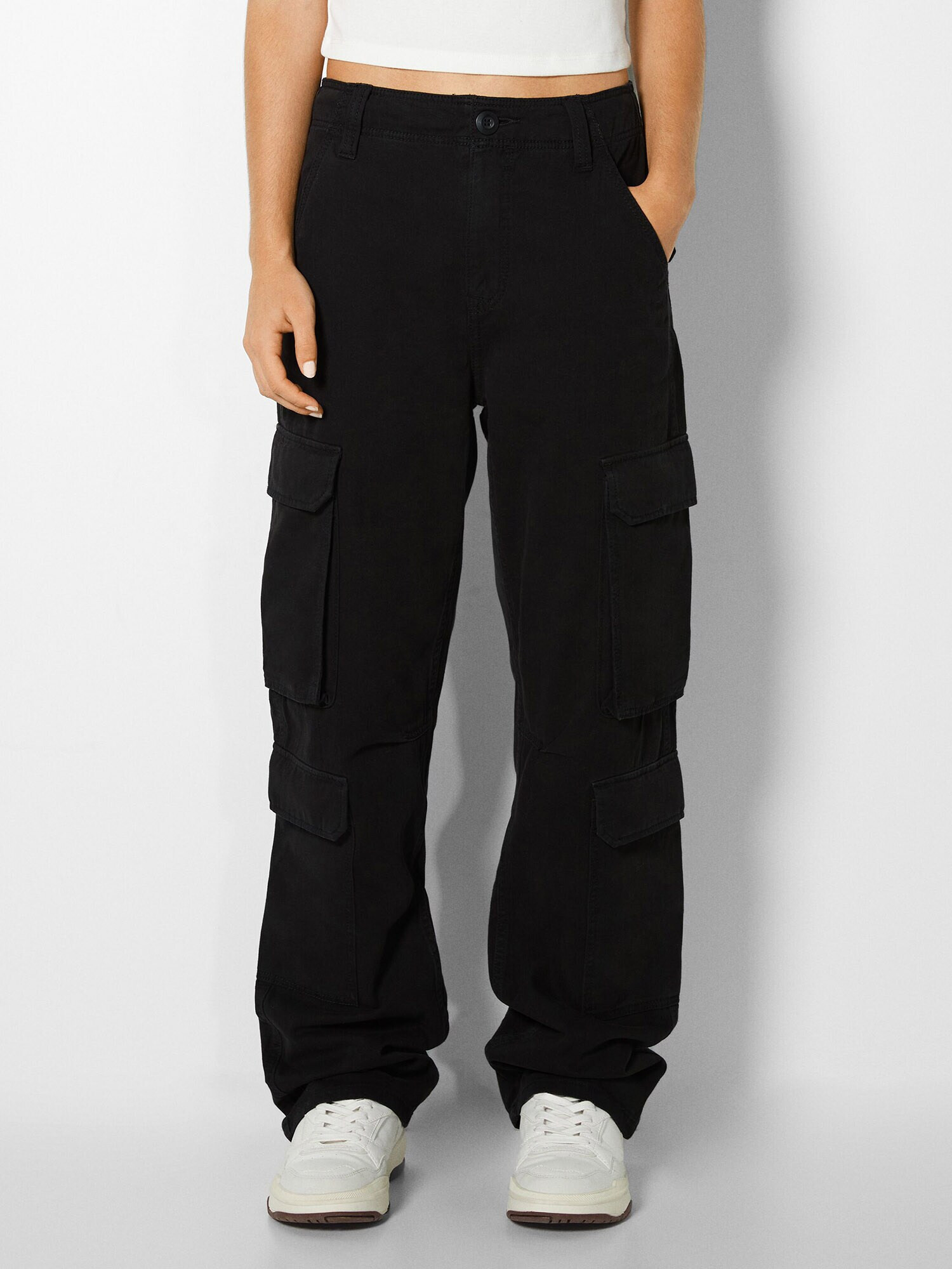 Bershka Pantaloni cu buzunare negru - Pled.ro