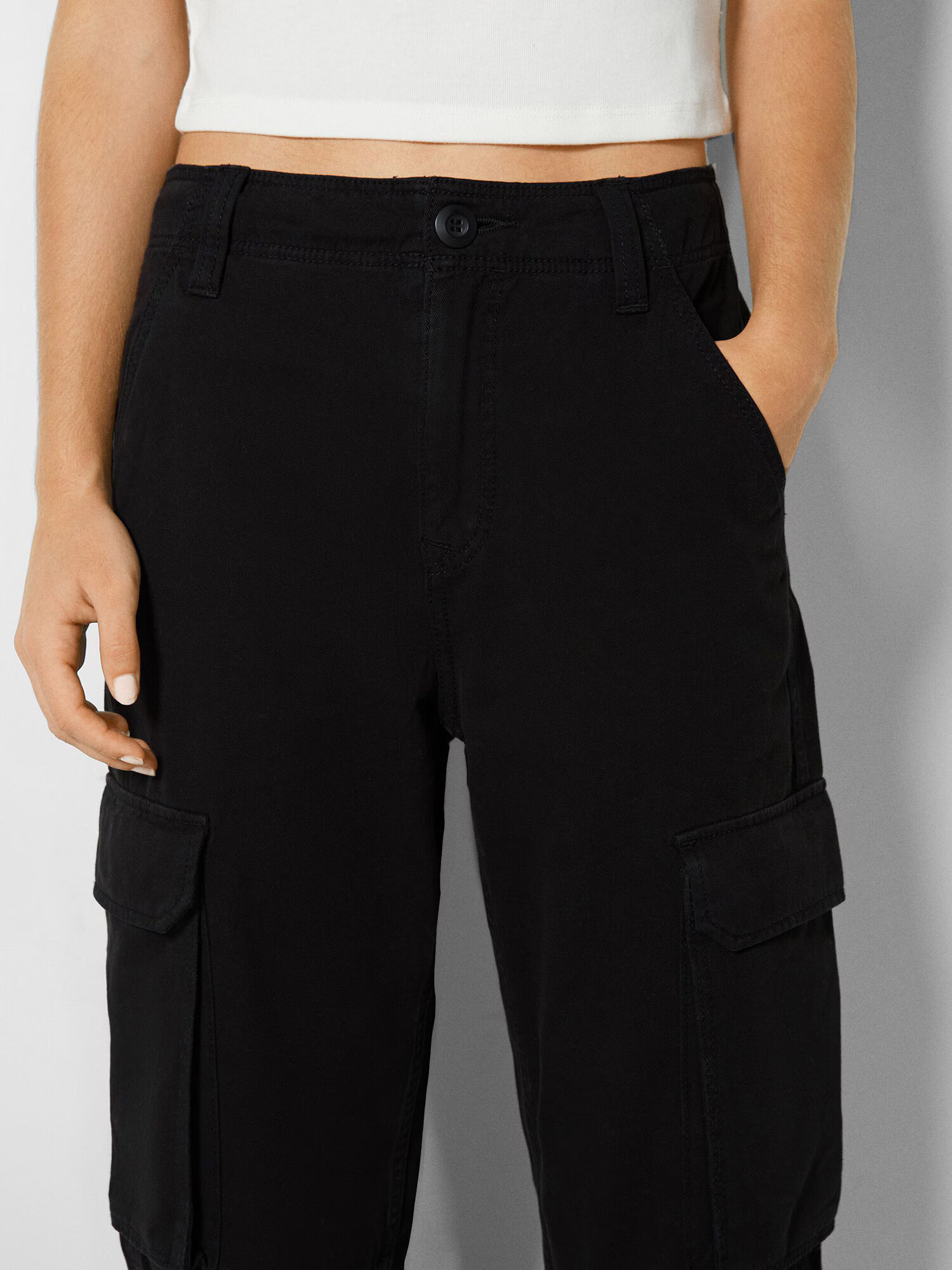 Bershka Pantaloni cu buzunare negru - Pled.ro