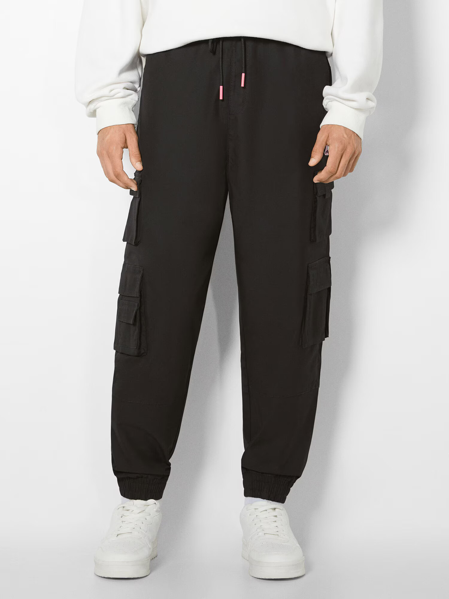 Bershka Pantaloni cu buzunare roz / negru - Pled.ro