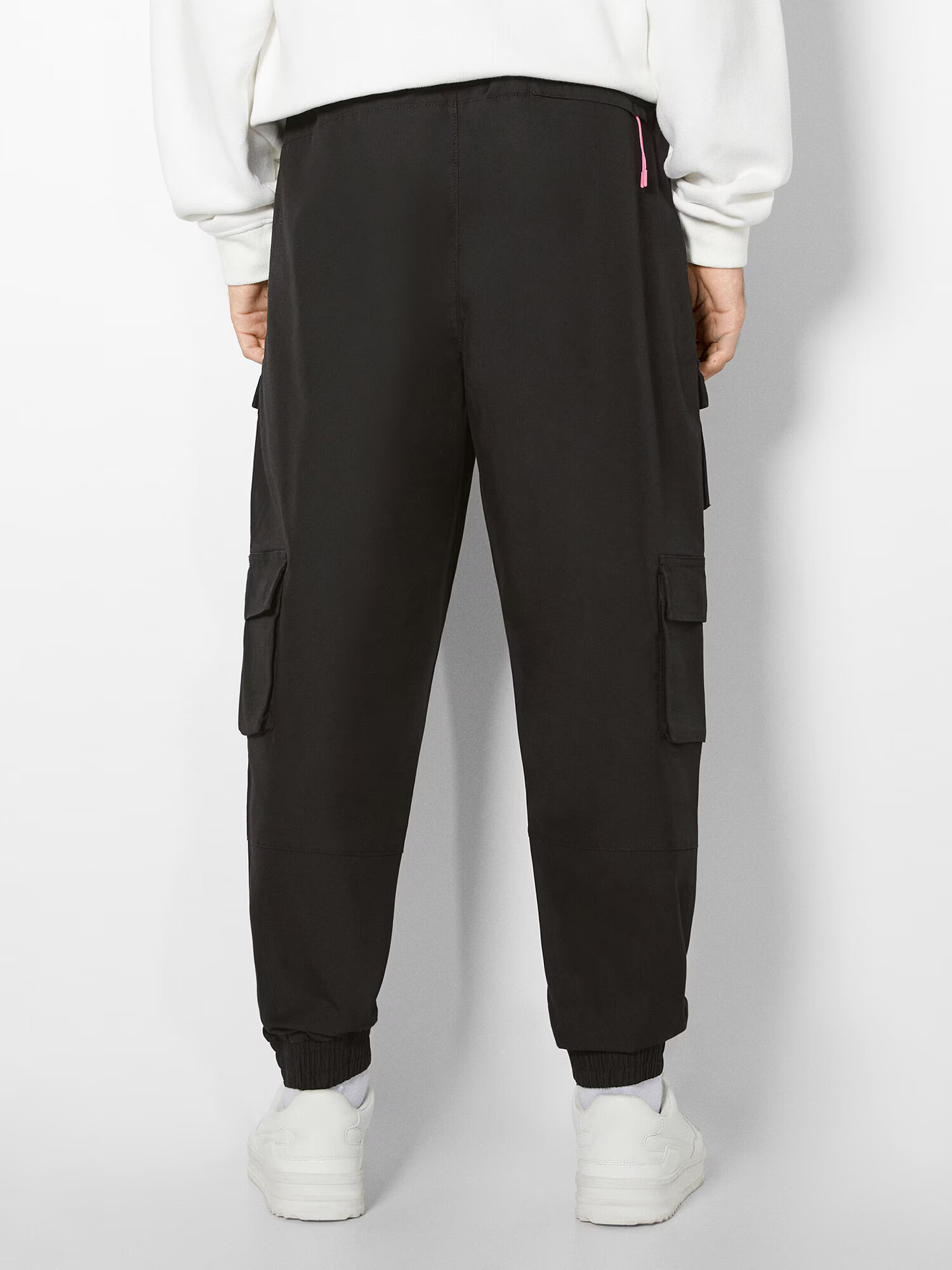 Bershka Pantaloni cu buzunare roz / negru - Pled.ro