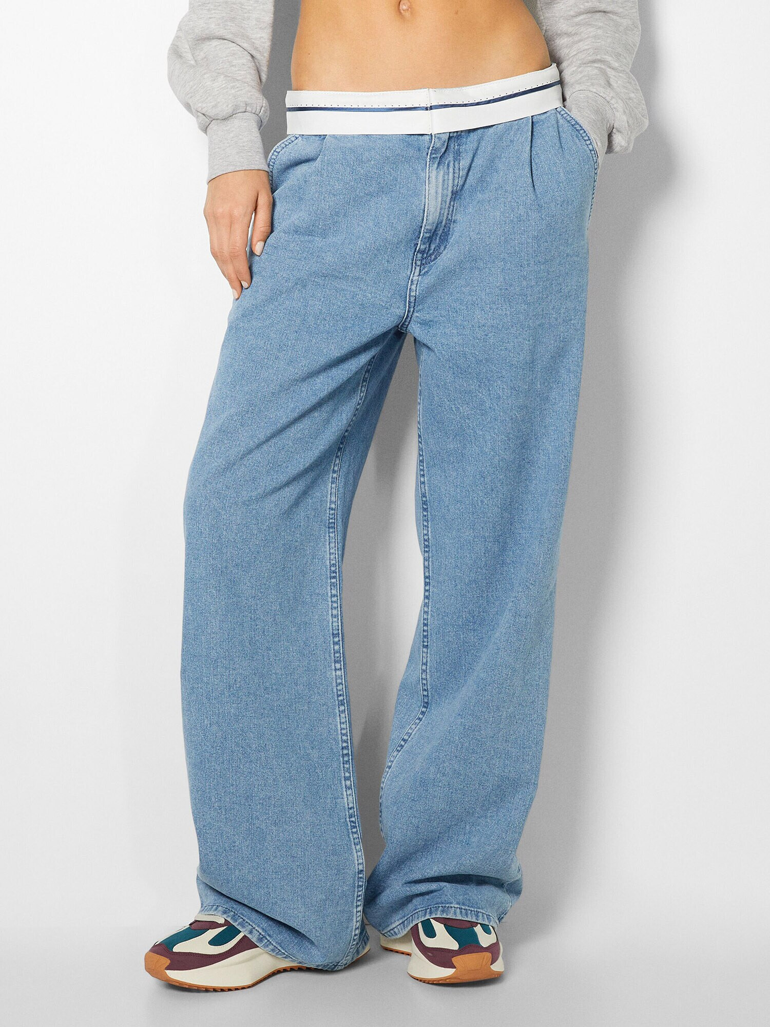 Bershka Pantaloni cu cute albastru denim - Pled.ro