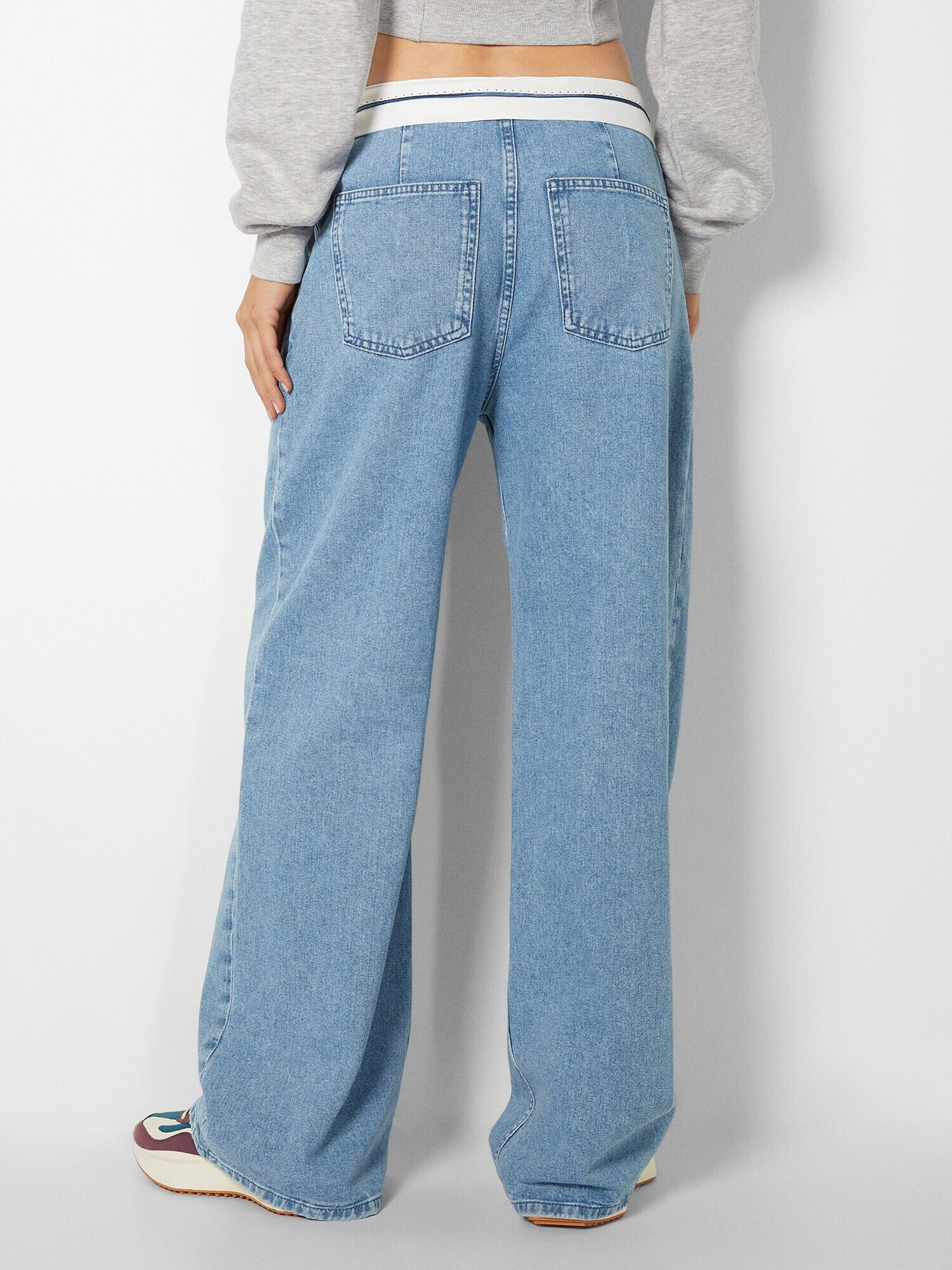 Bershka Pantaloni cu cute albastru denim - Pled.ro