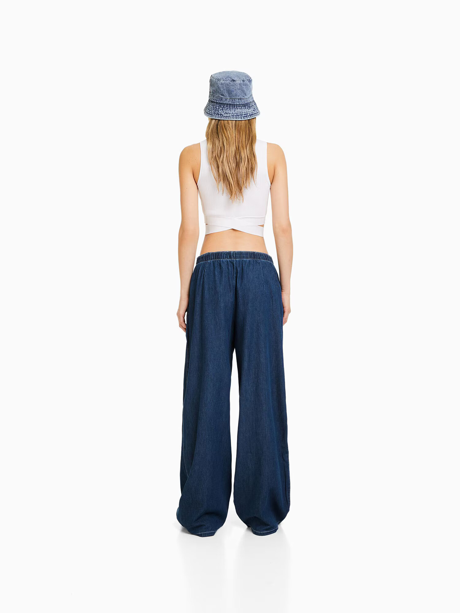 Bershka Pantaloni cu cute albastru denim - Pled.ro