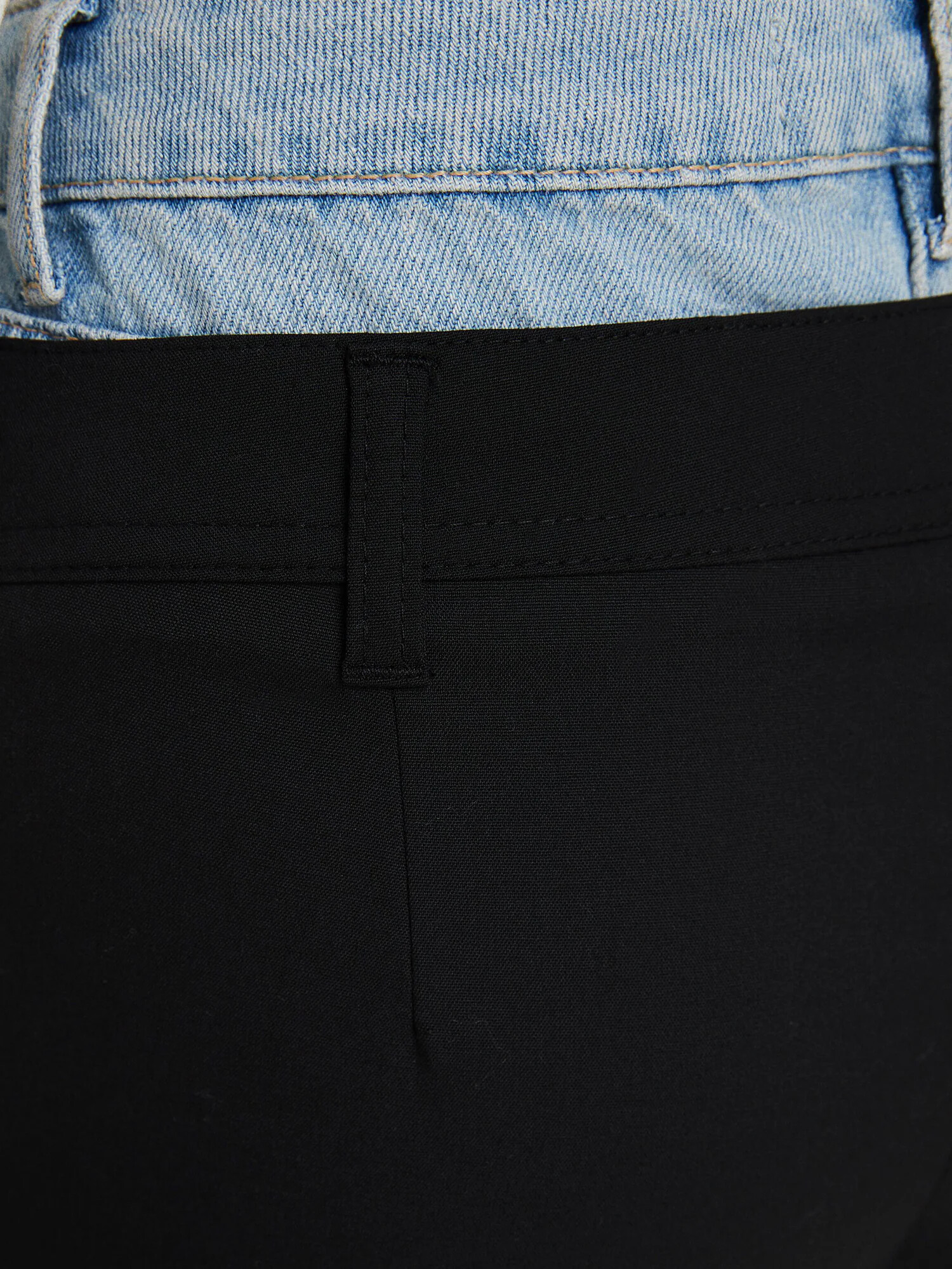 Bershka Pantaloni cutați albastru denim / negru - Pled.ro