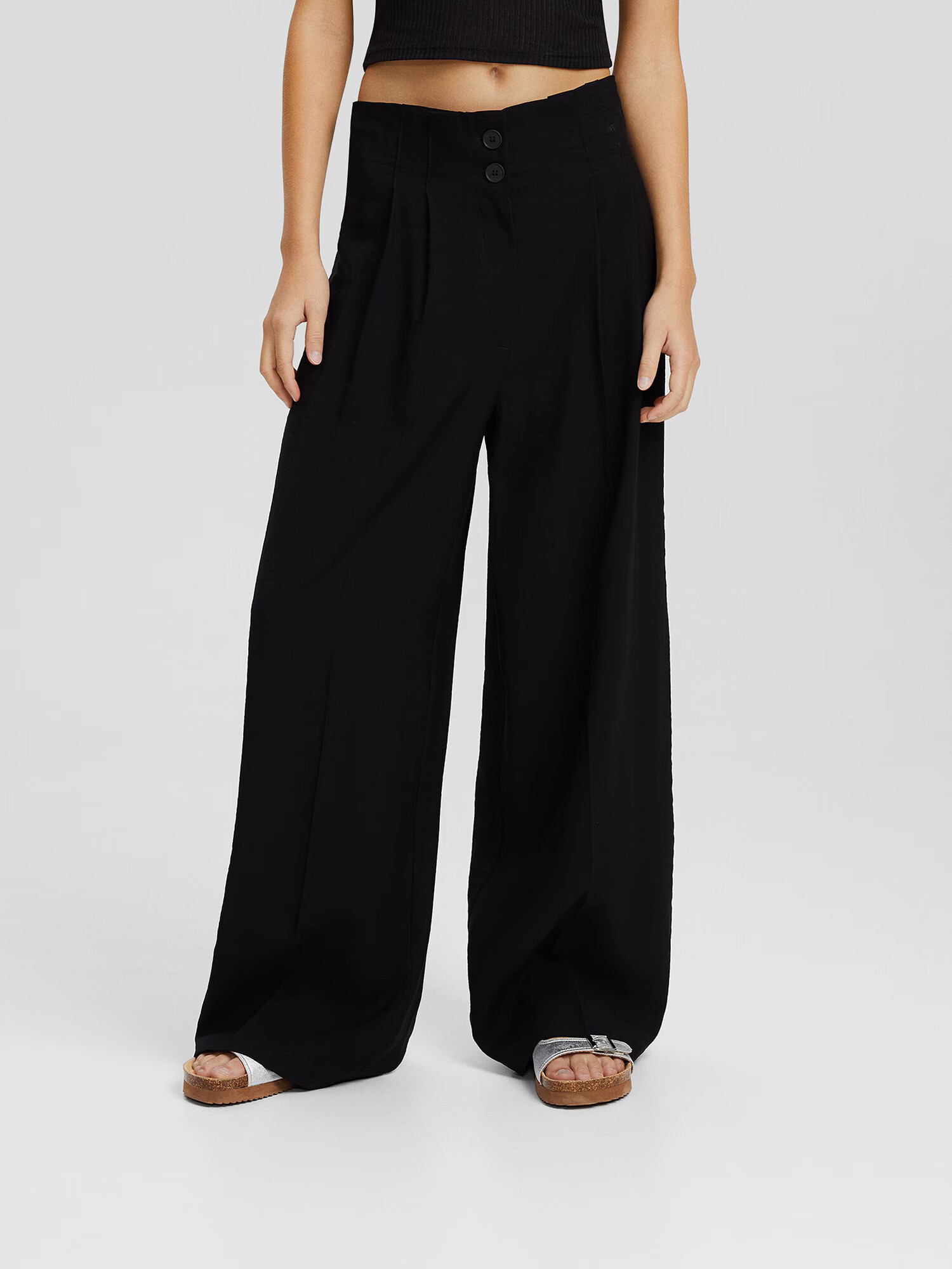 Bershka Pantaloni cutați negru - Pled.ro