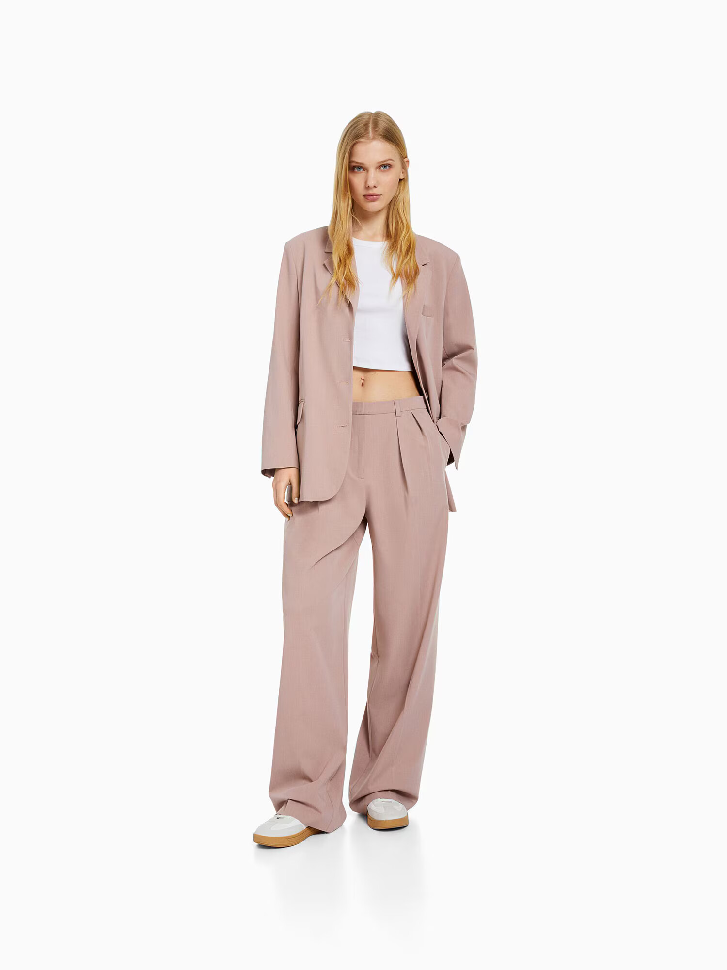 Bershka Pantaloni cutați rosé - Pled.ro