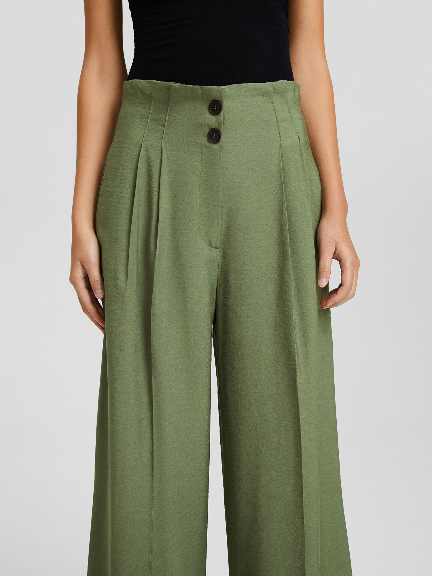 Bershka Pantaloni cutați verde - Pled.ro