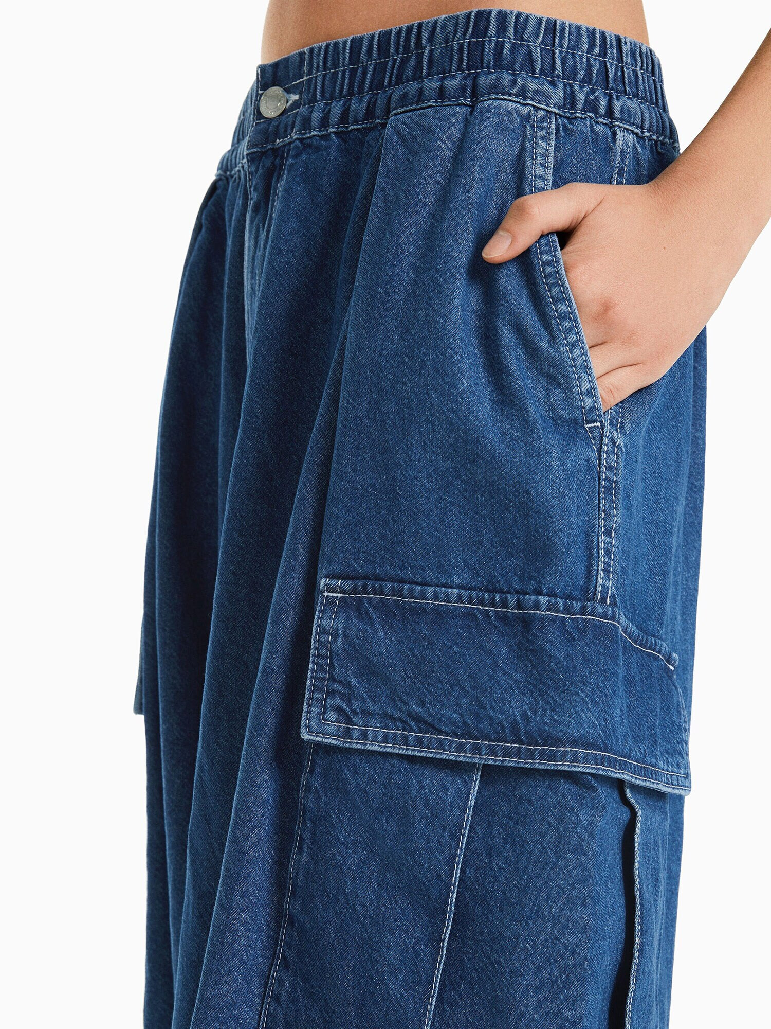 Bershka Pantaloni eleganți albastru denim - Pled.ro