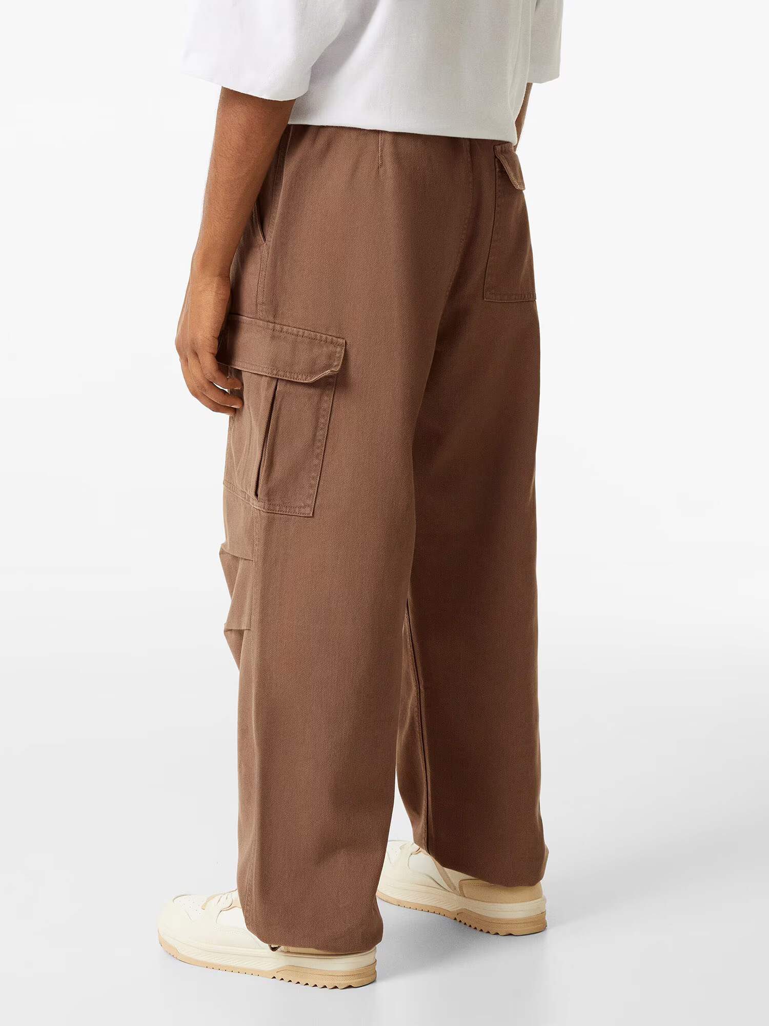 Bershka Pantaloni eleganți maro - Pled.ro