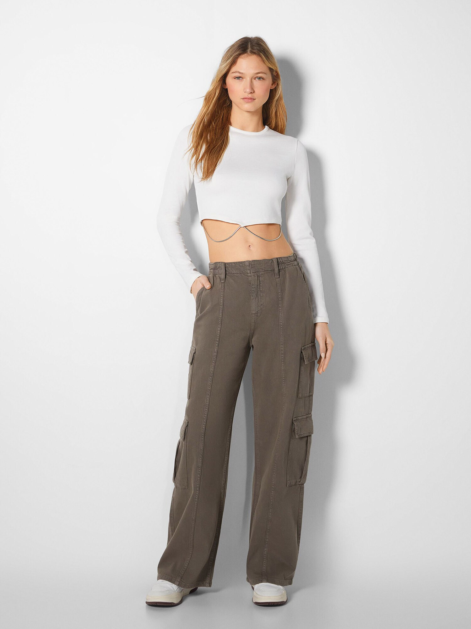 Bershka Pantaloni eleganți maro - Pled.ro