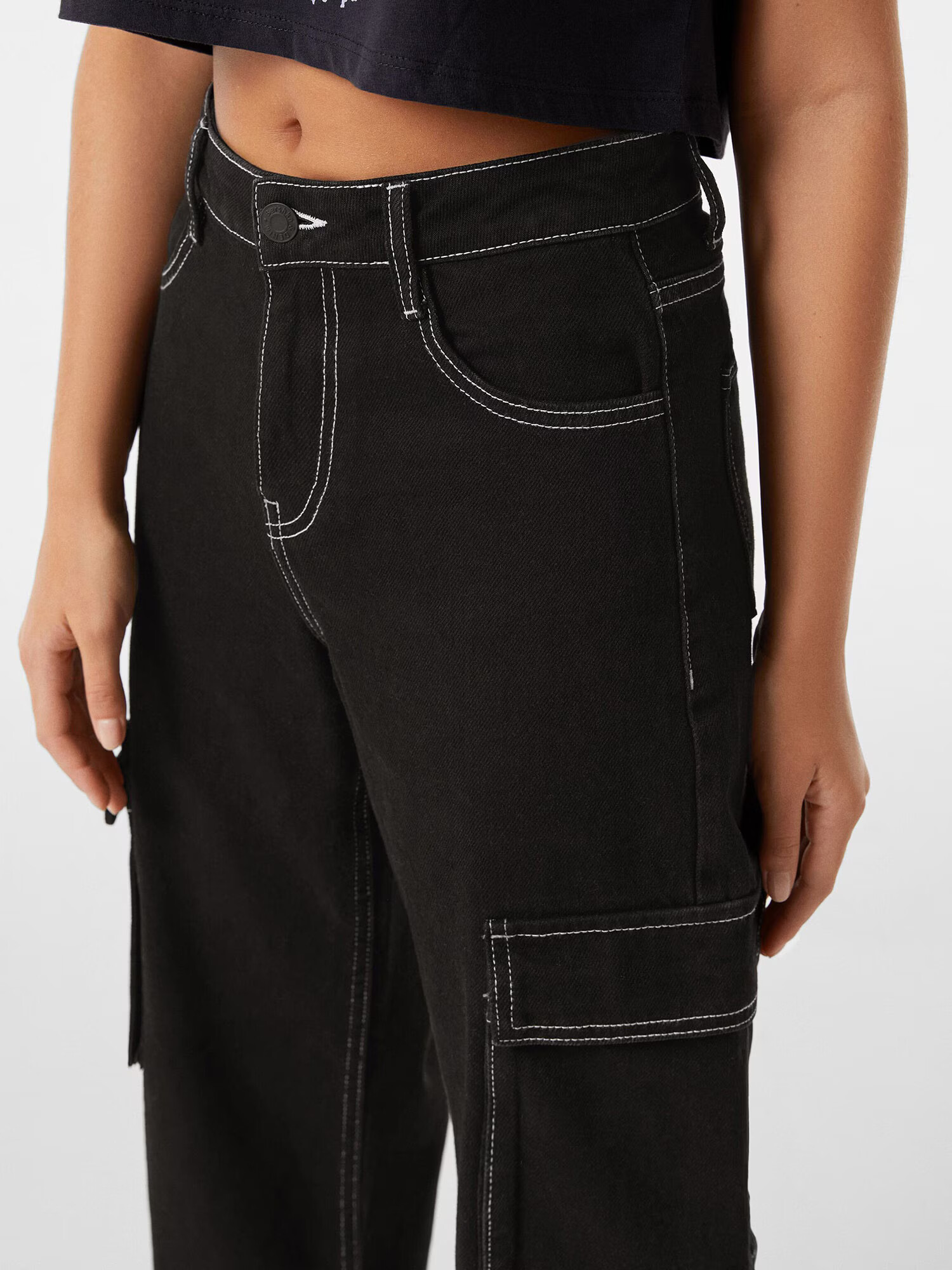 Bershka Pantaloni eleganți negru - Pled.ro