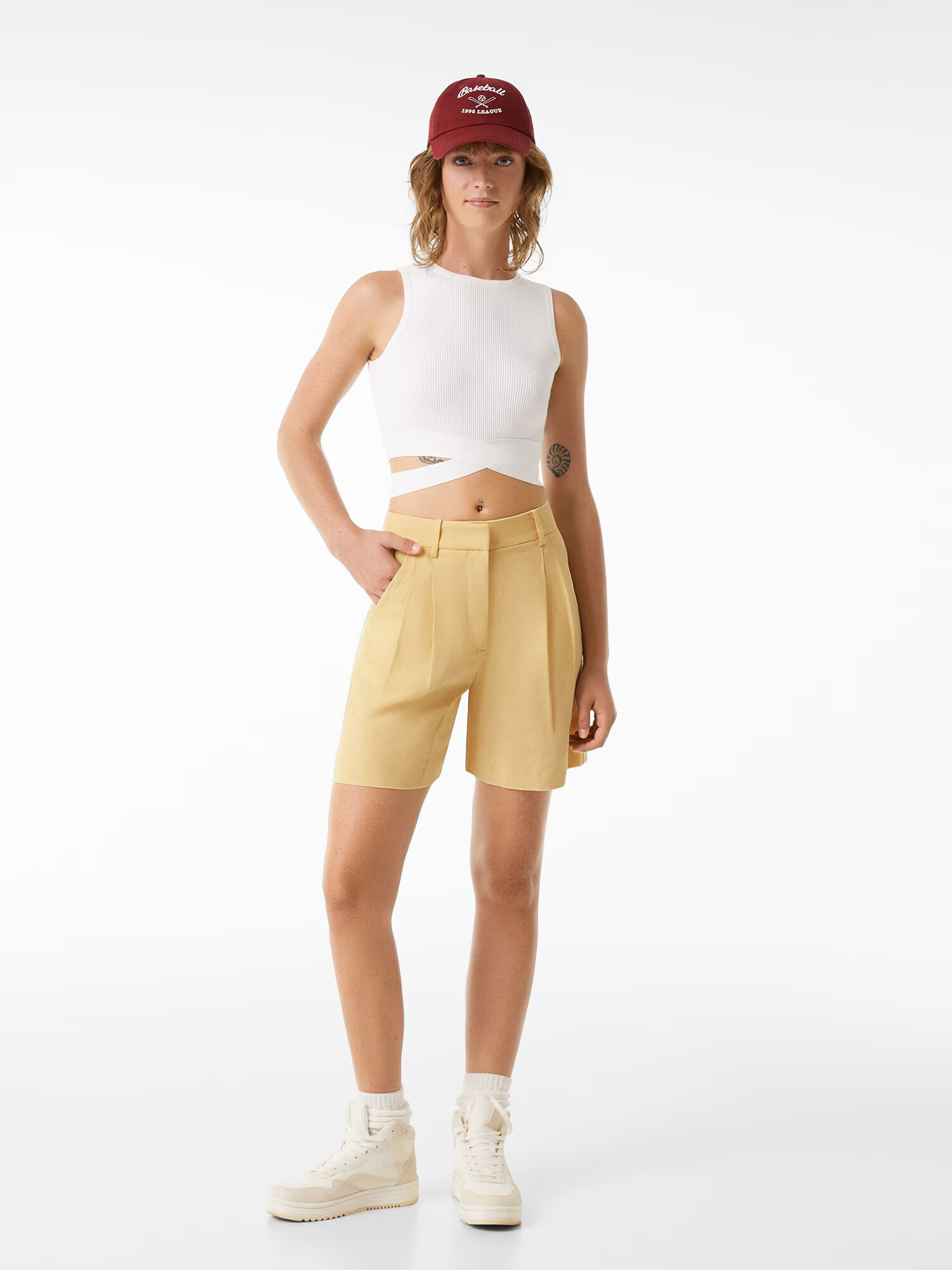 Bershka Pantaloni galben - Pled.ro