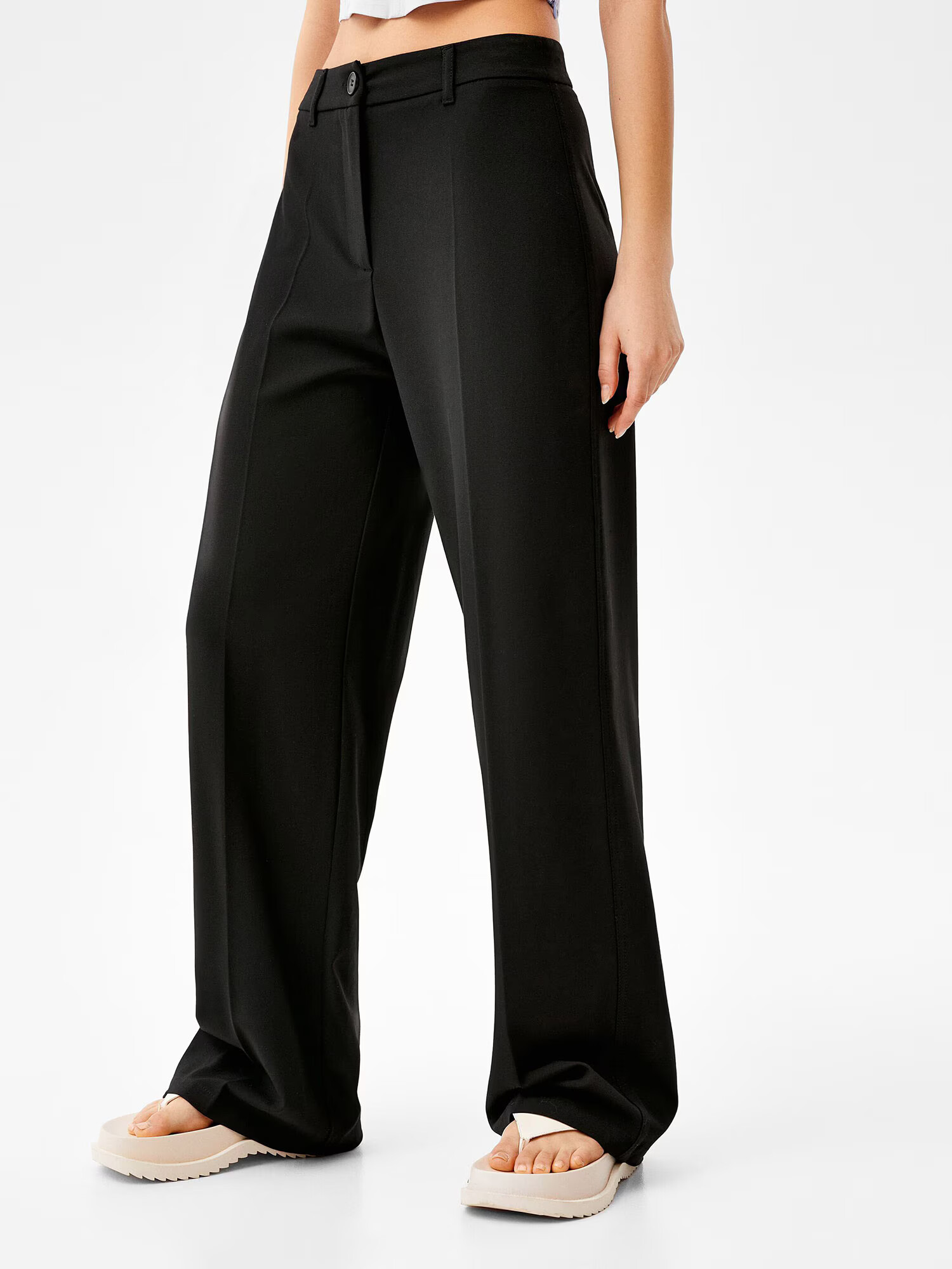 Bershka Pantaloni negru - Pled.ro