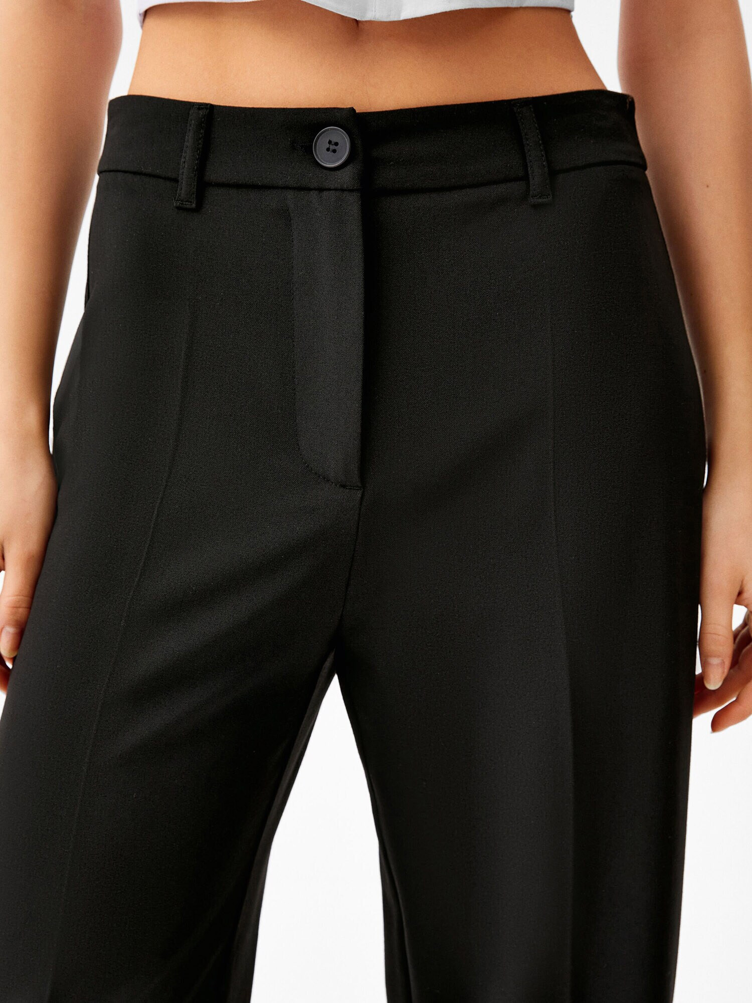 Bershka Pantaloni negru - Pled.ro