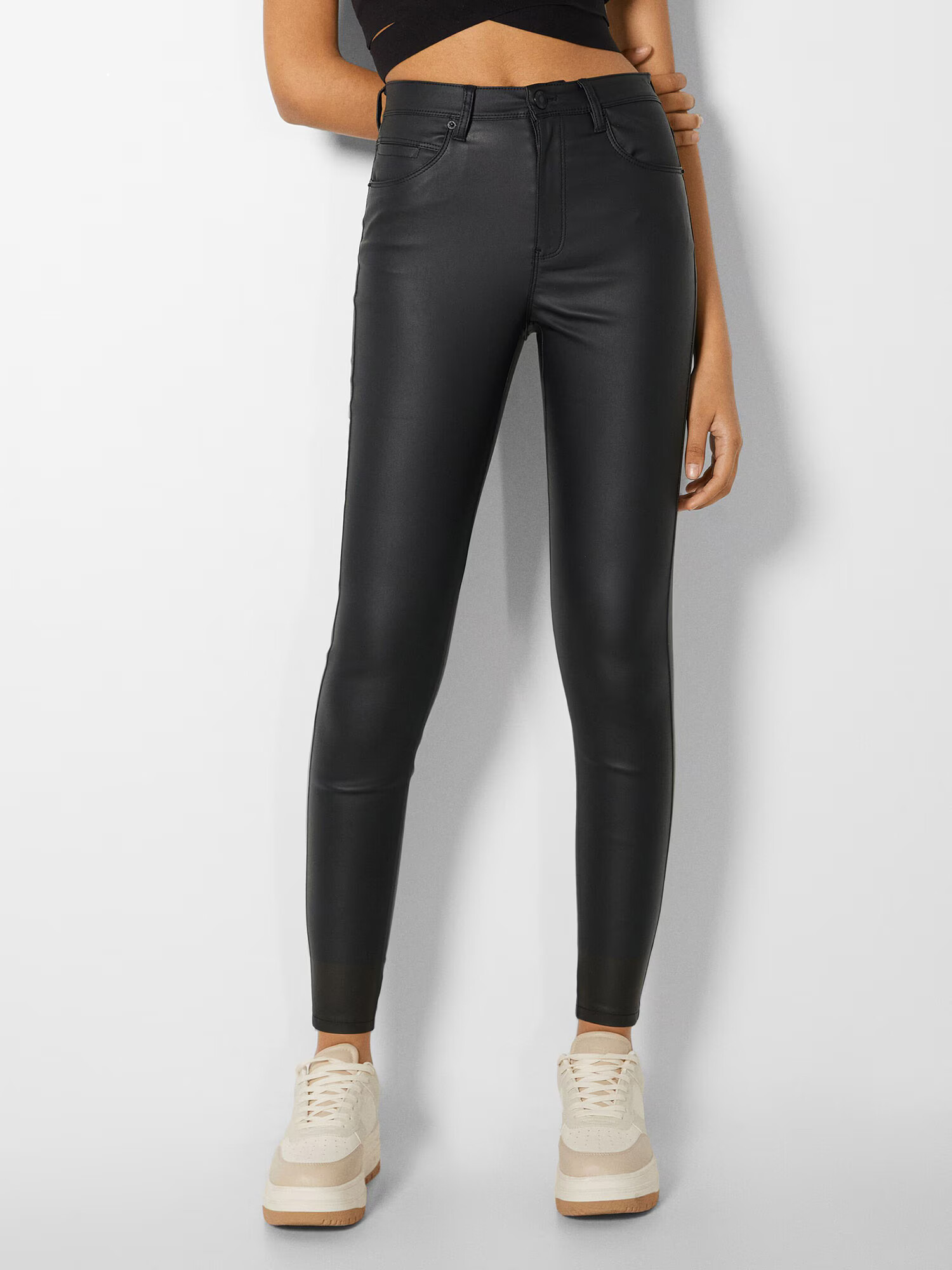 Bershka Pantaloni negru - Pled.ro