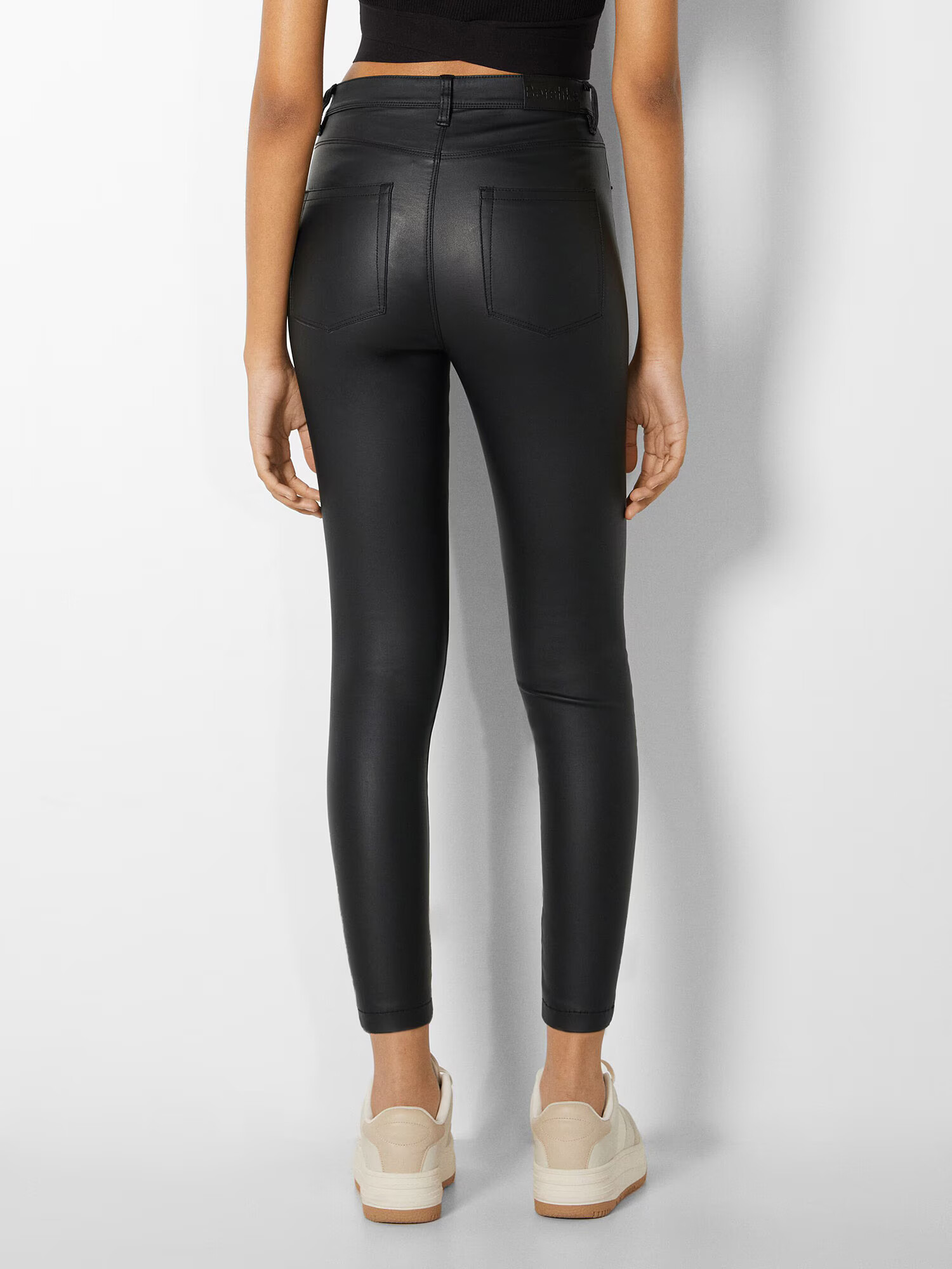 Bershka Pantaloni negru - Pled.ro