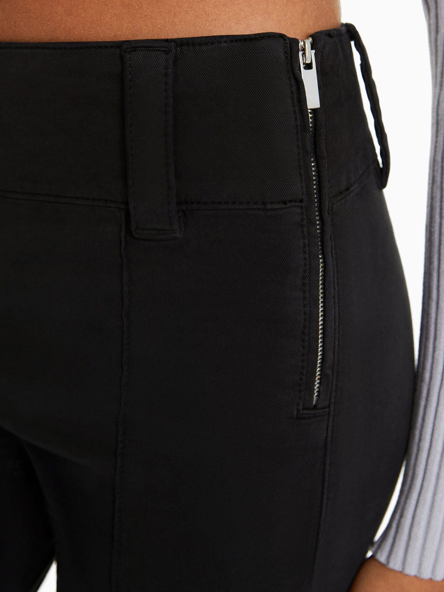 Bershka Pantaloni negru - Pled.ro