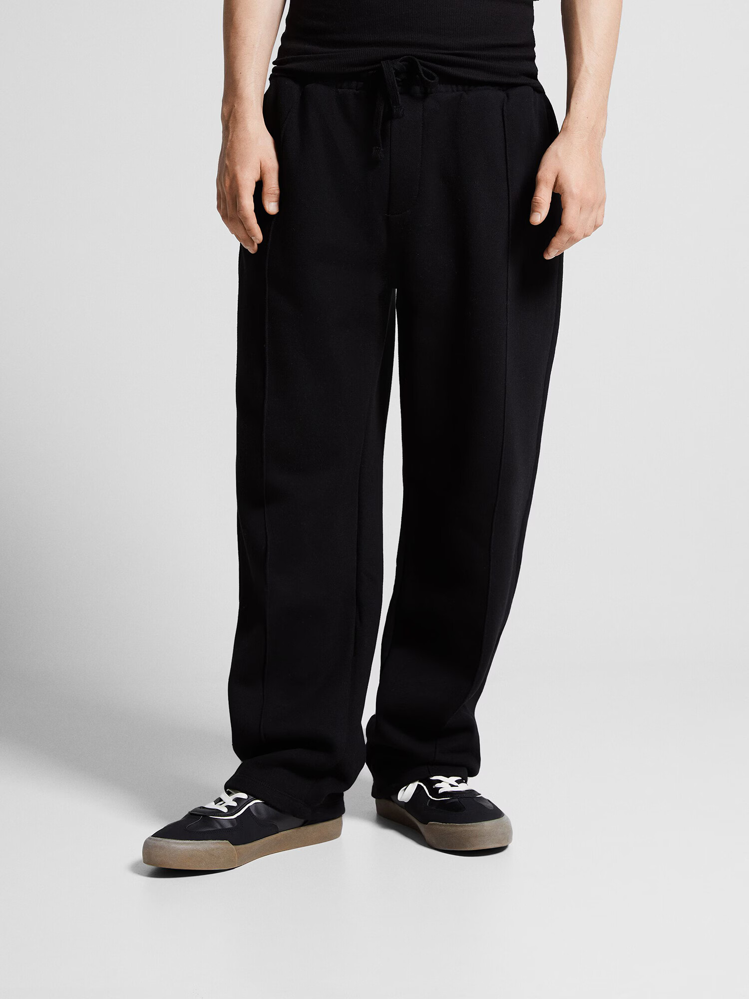 Bershka Pantaloni negru - Pled.ro