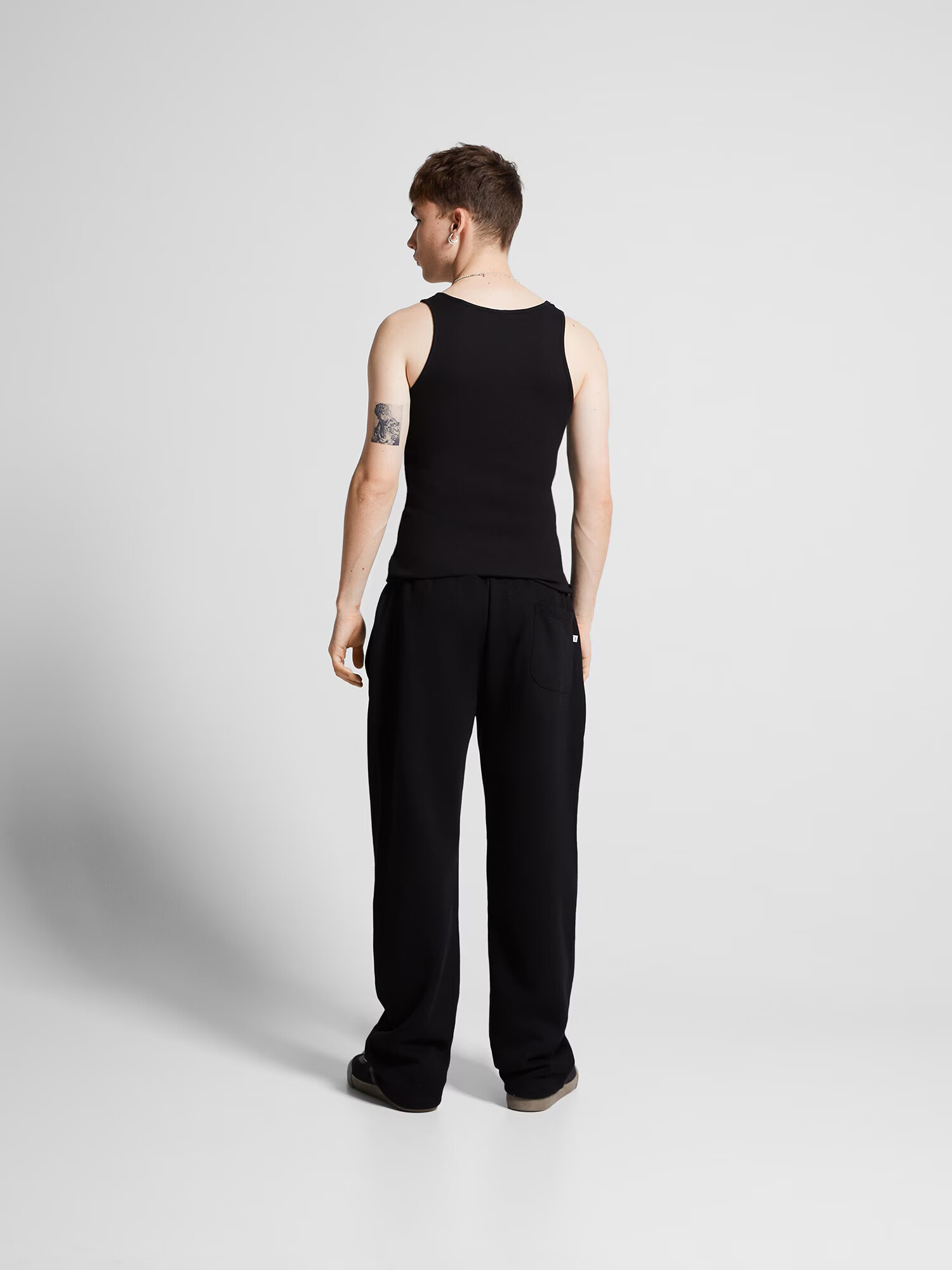 Bershka Pantaloni negru - Pled.ro