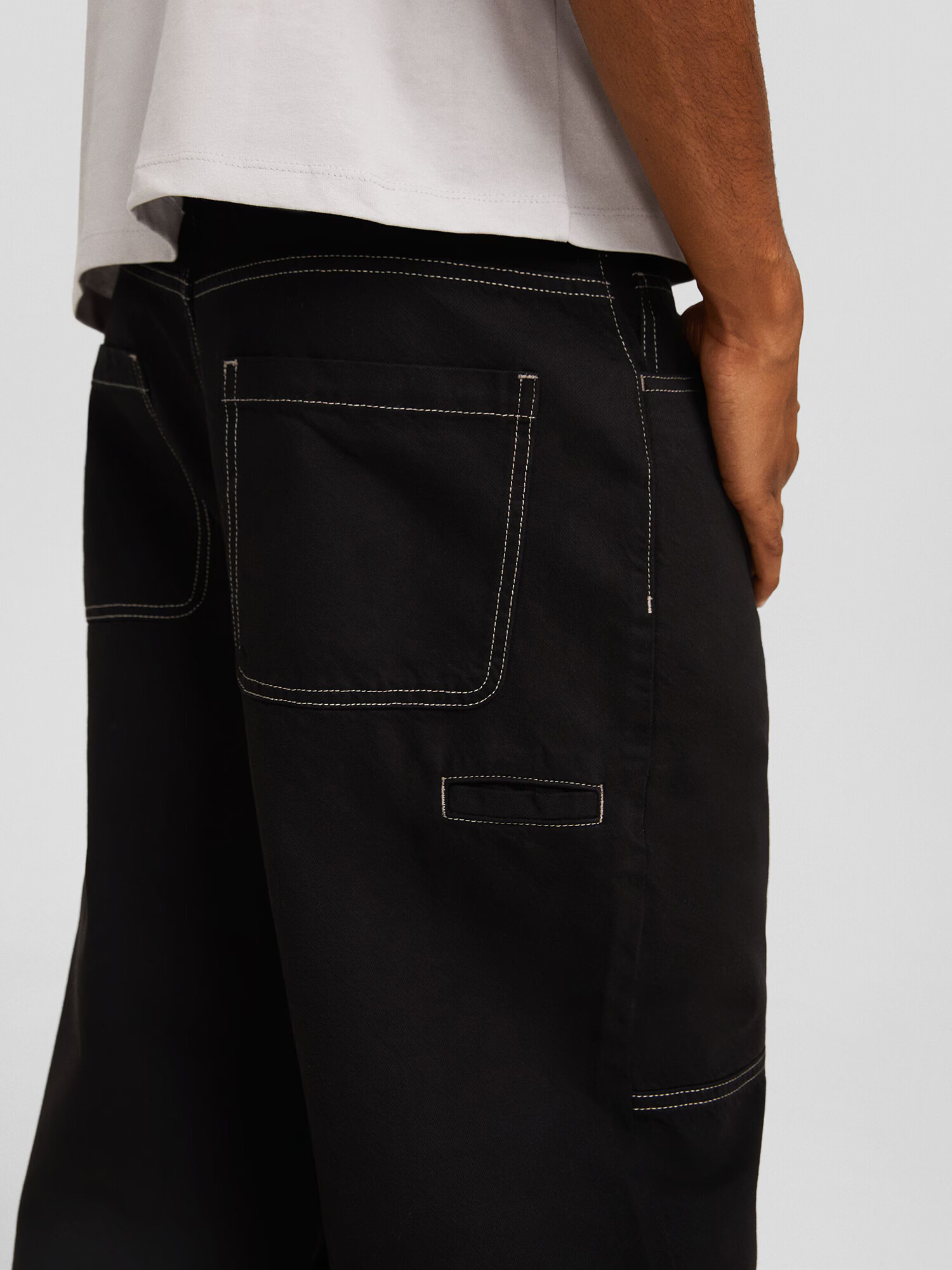 Bershka Pantaloni negru - Pled.ro