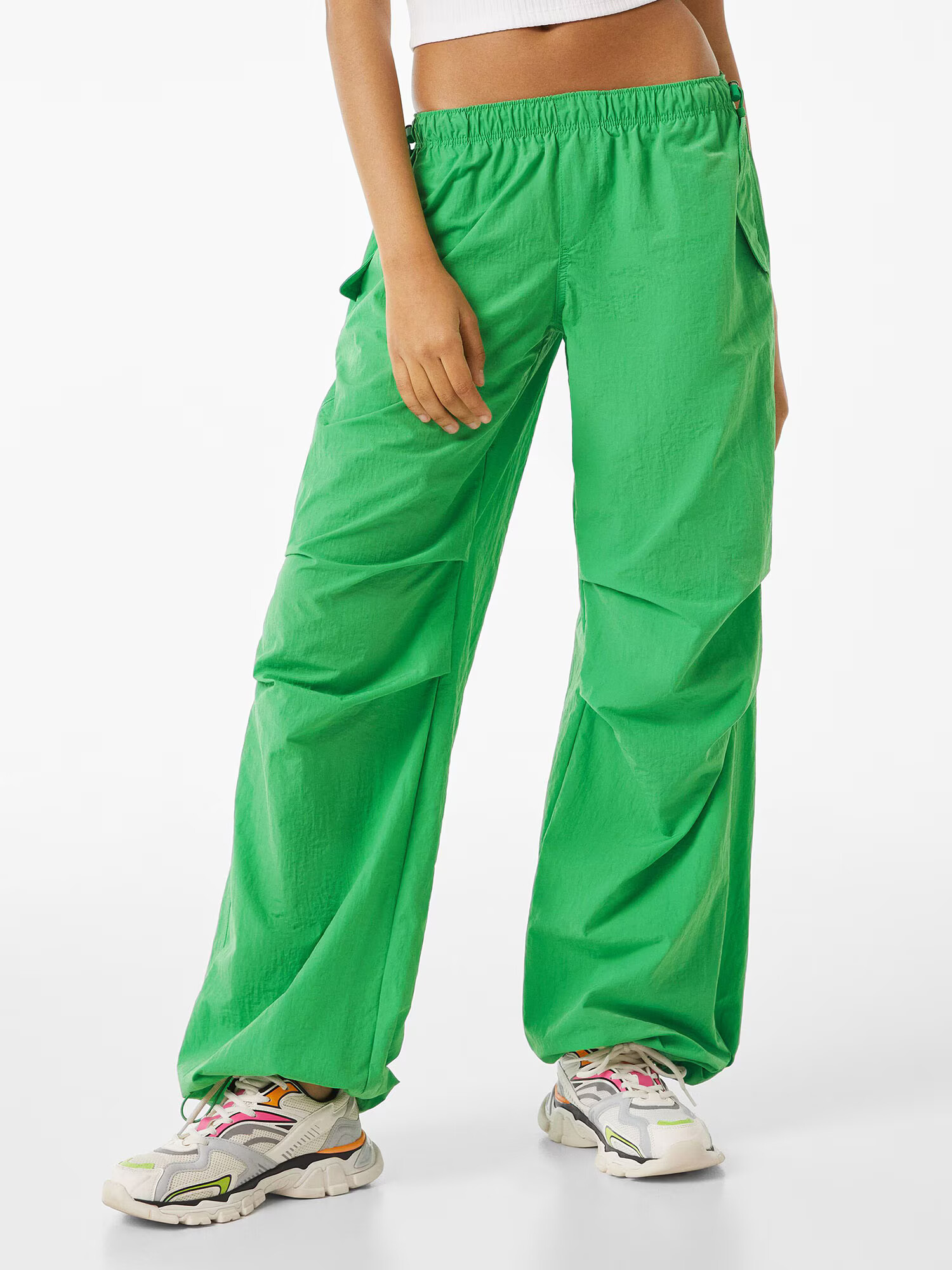 Bershka Pantaloni verde - Pled.ro